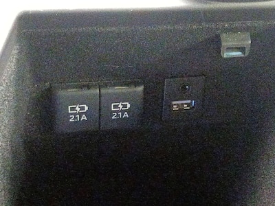 USB/AUX Ports