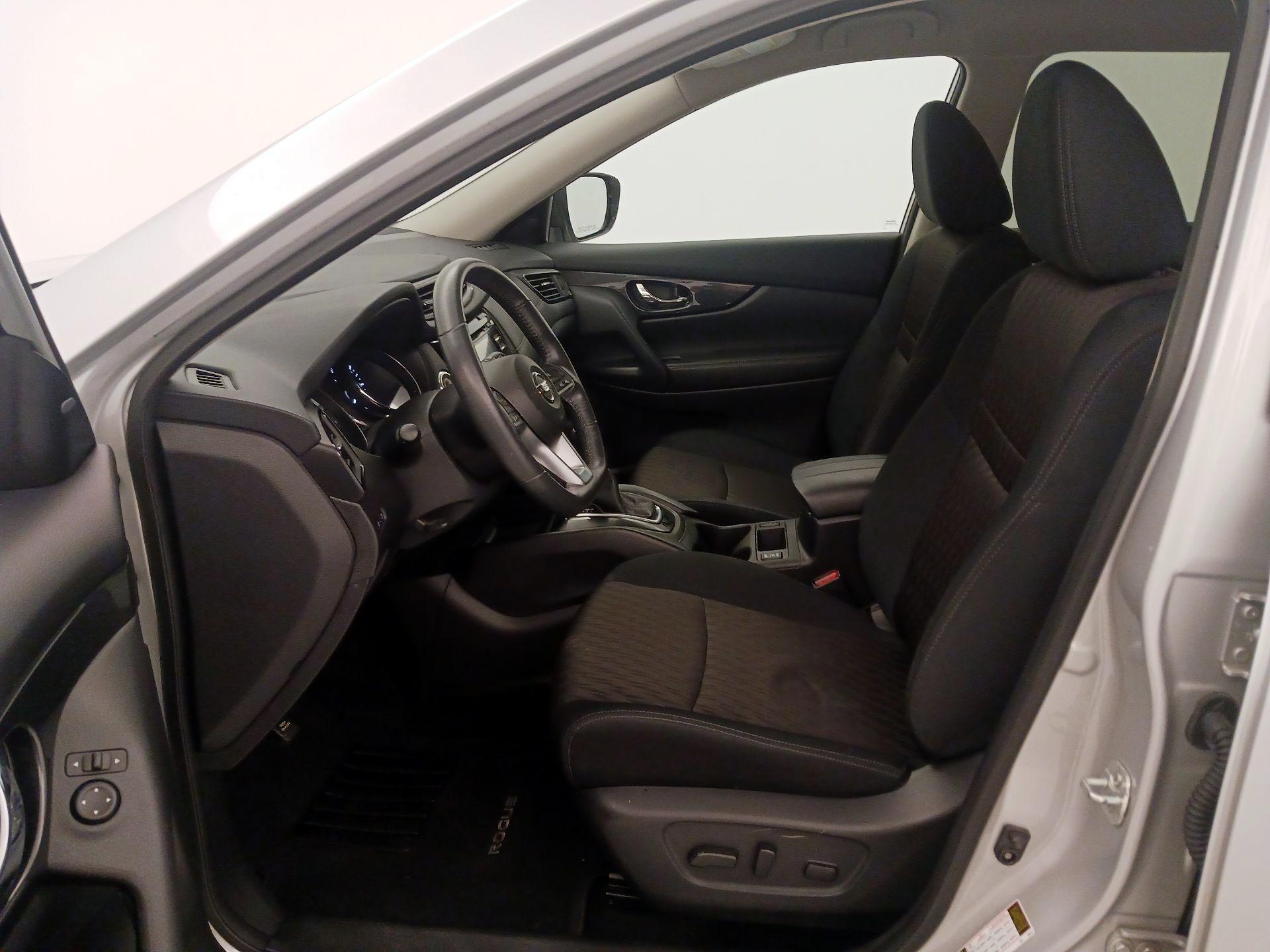 Thumbnail: 2017 Nissan Rogue - 11