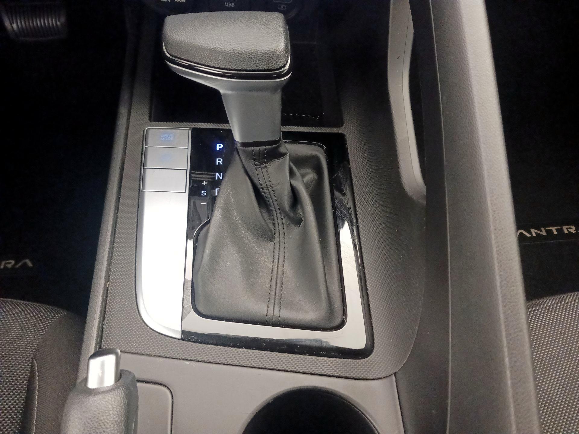 Thumbnail: 2022 Hyundai Elantra - 17