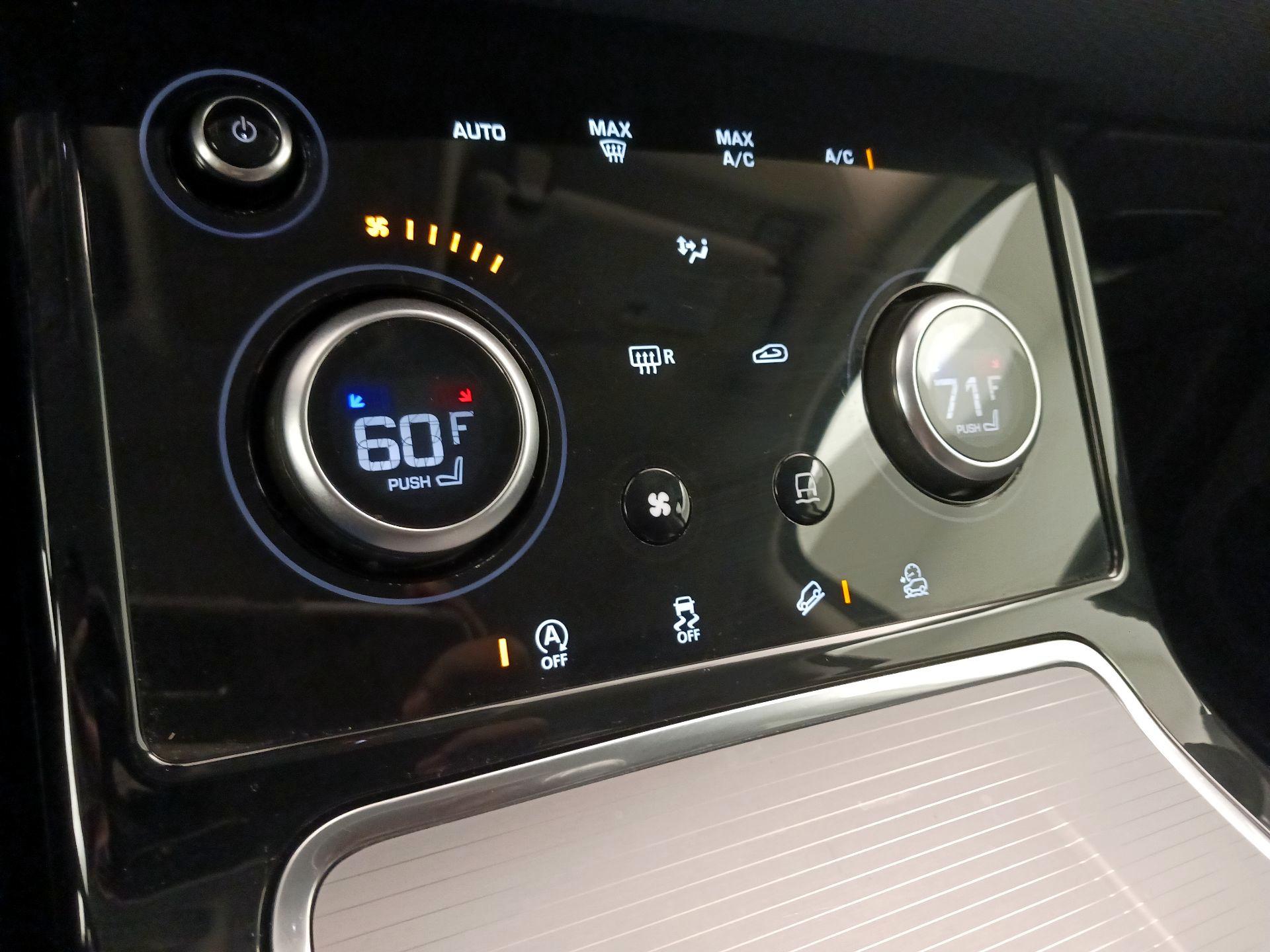 Thumbnail: 2020 Land Rover Range Rover Evoque - 16