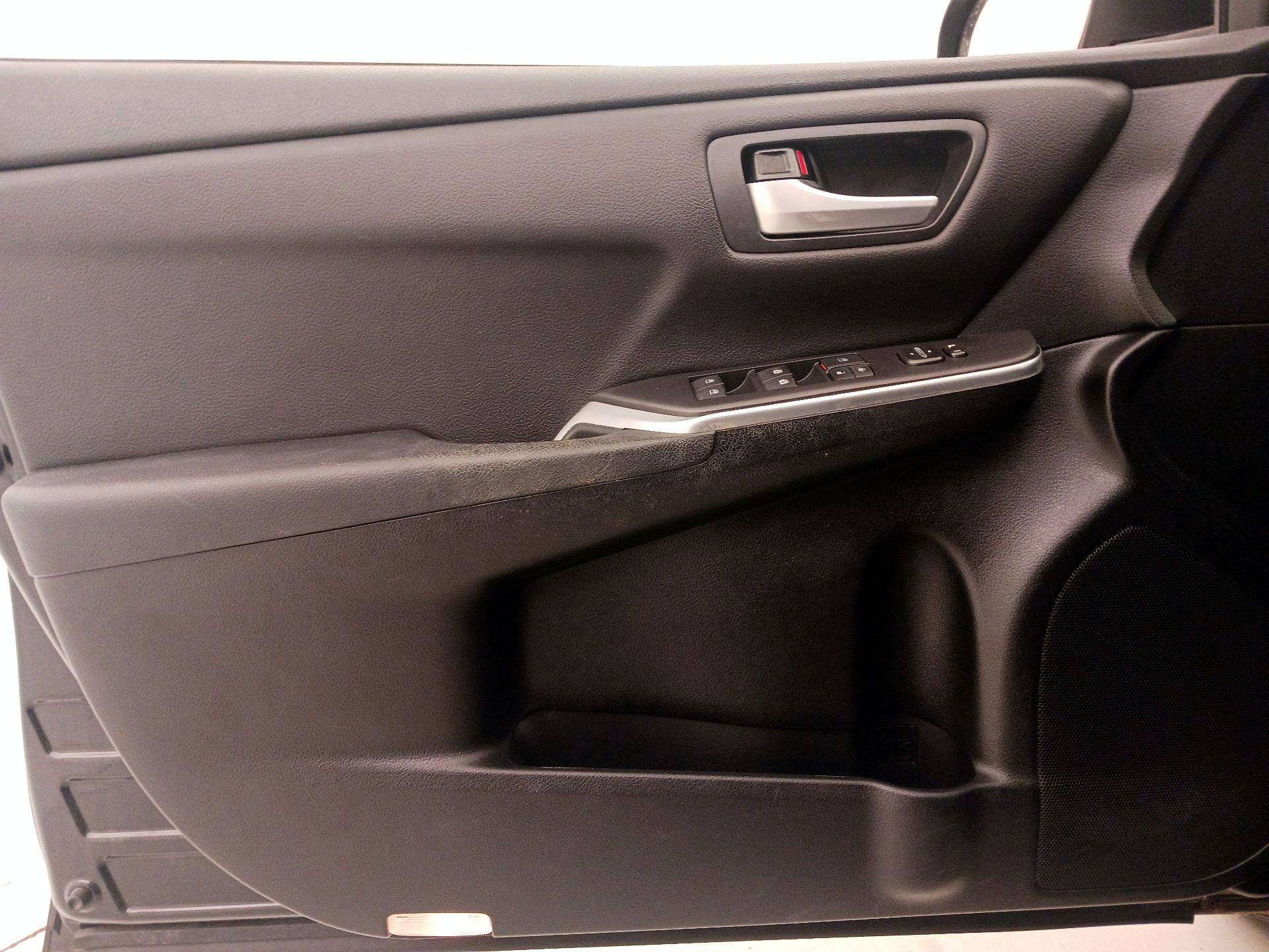 Thumbnail: 2017 Toyota Camry - 12
