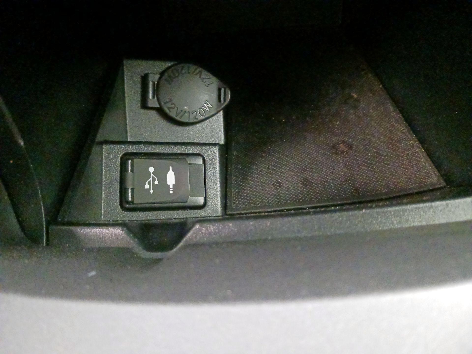 Thumbnail: 2017 Toyota Camry - 18