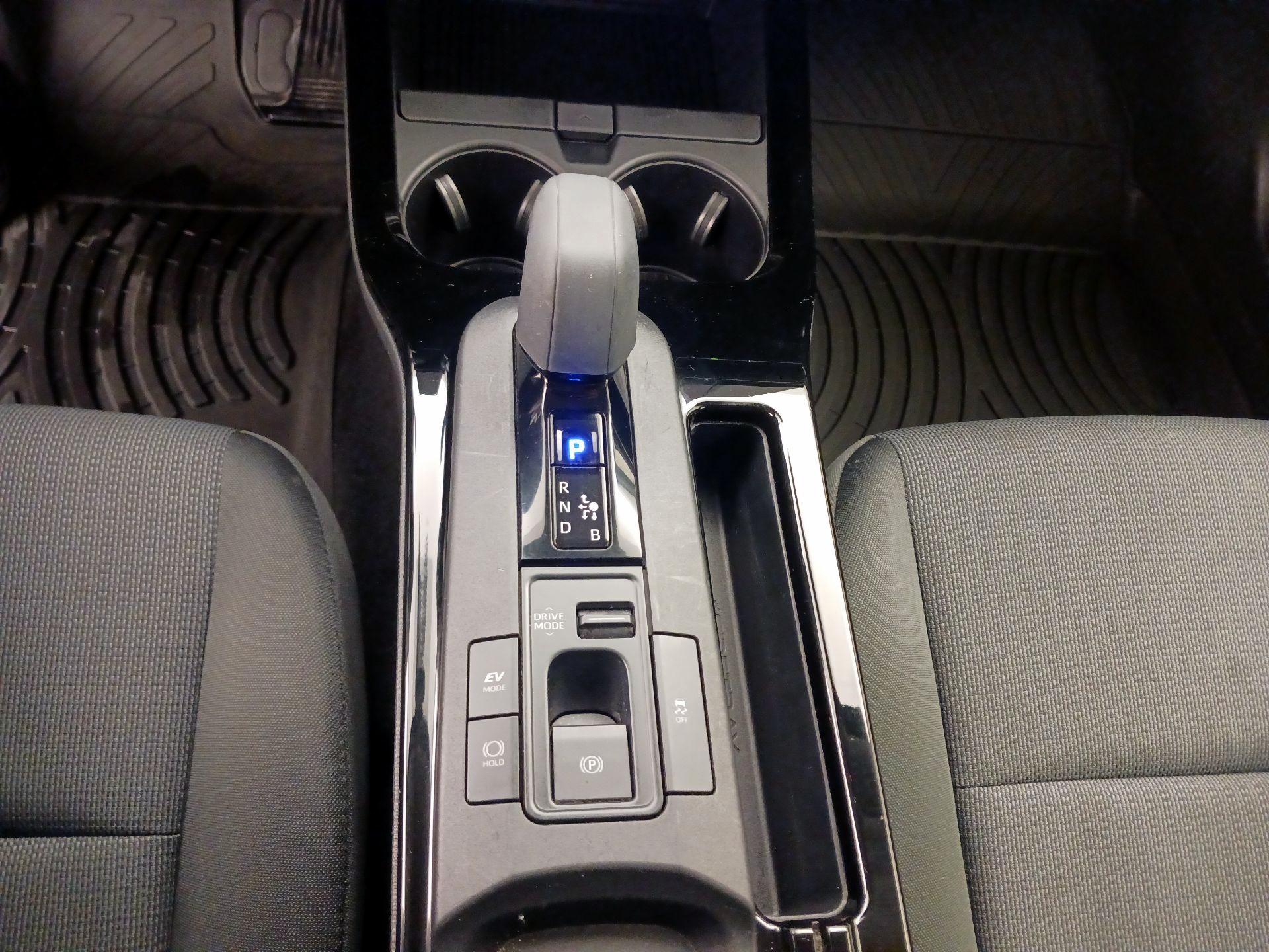 Thumbnail: 2024 Toyota Prius - 17
