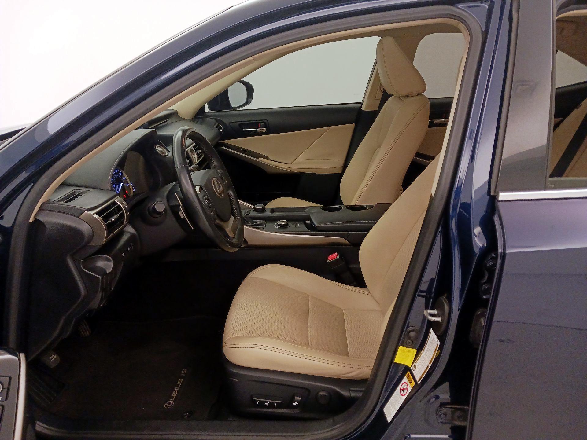 Thumbnail: 2015 Lexus IS - 11