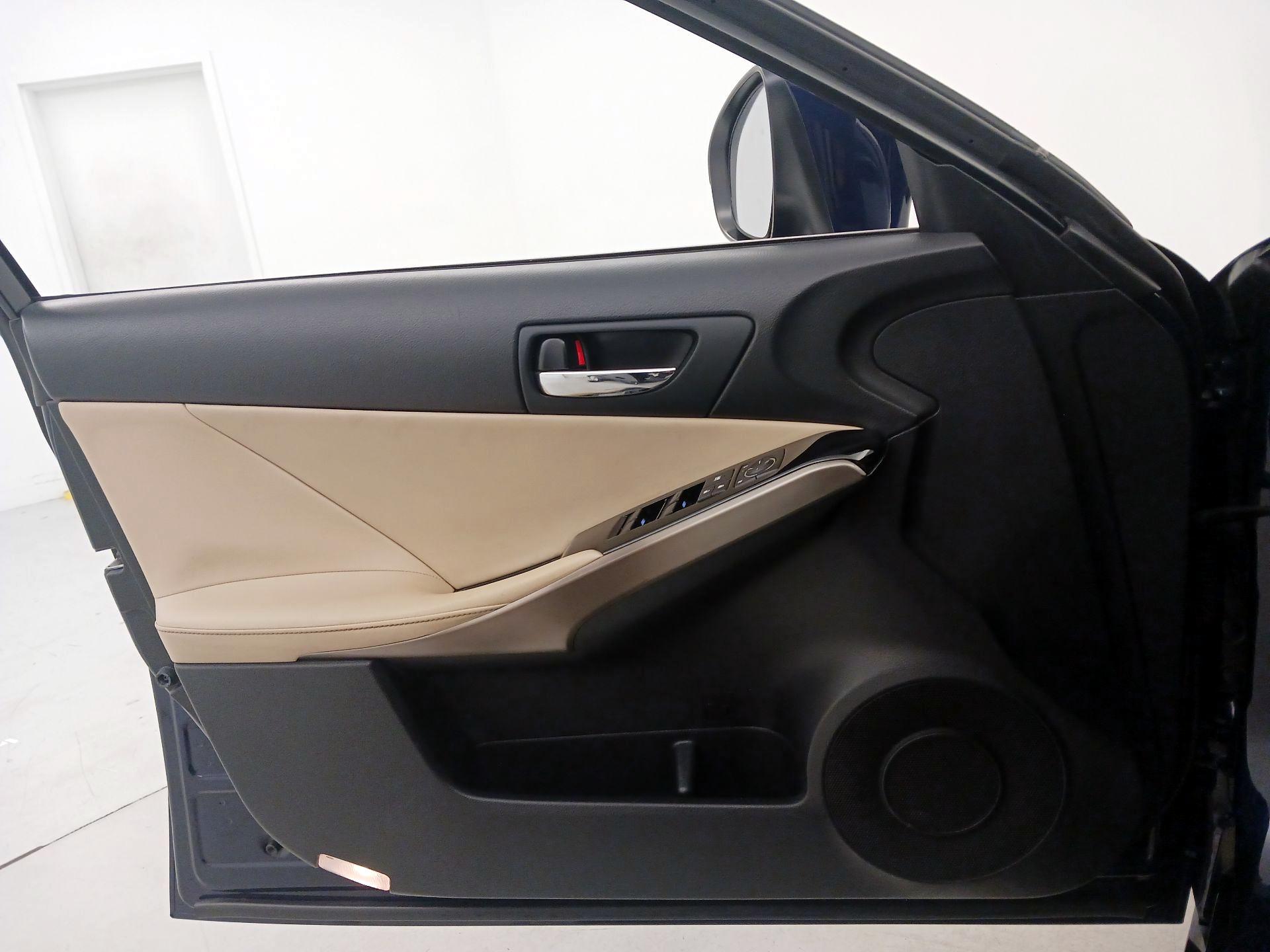 Thumbnail: 2015 Lexus IS - 12