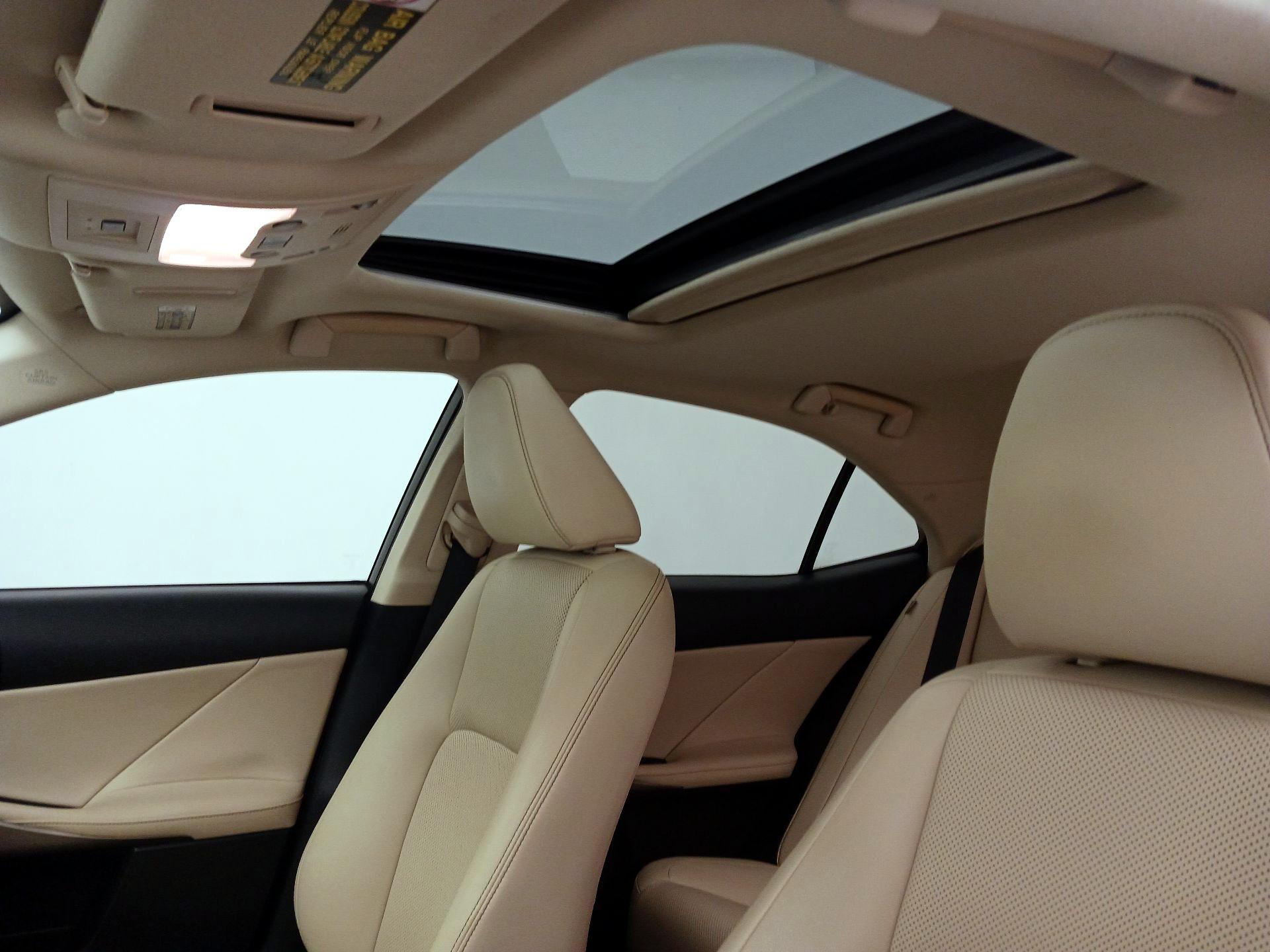 Thumbnail: 2015 Lexus IS - 19