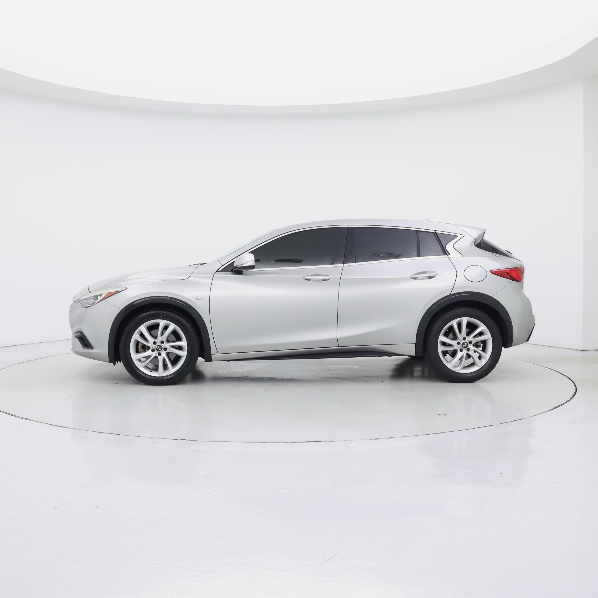 Thumbnail: 2018 INFINITI QX30 - 3