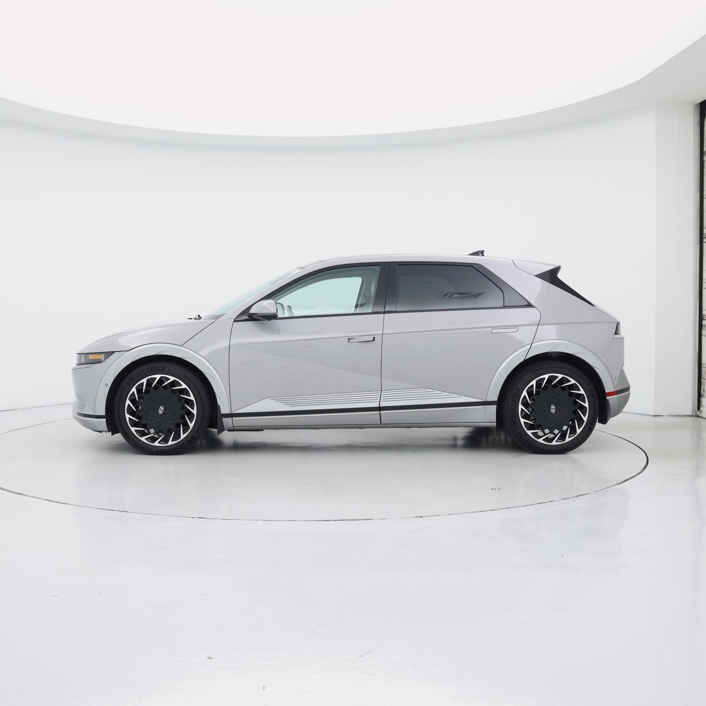 Thumbnail: 2023 Hyundai Ioniq 5 - 3