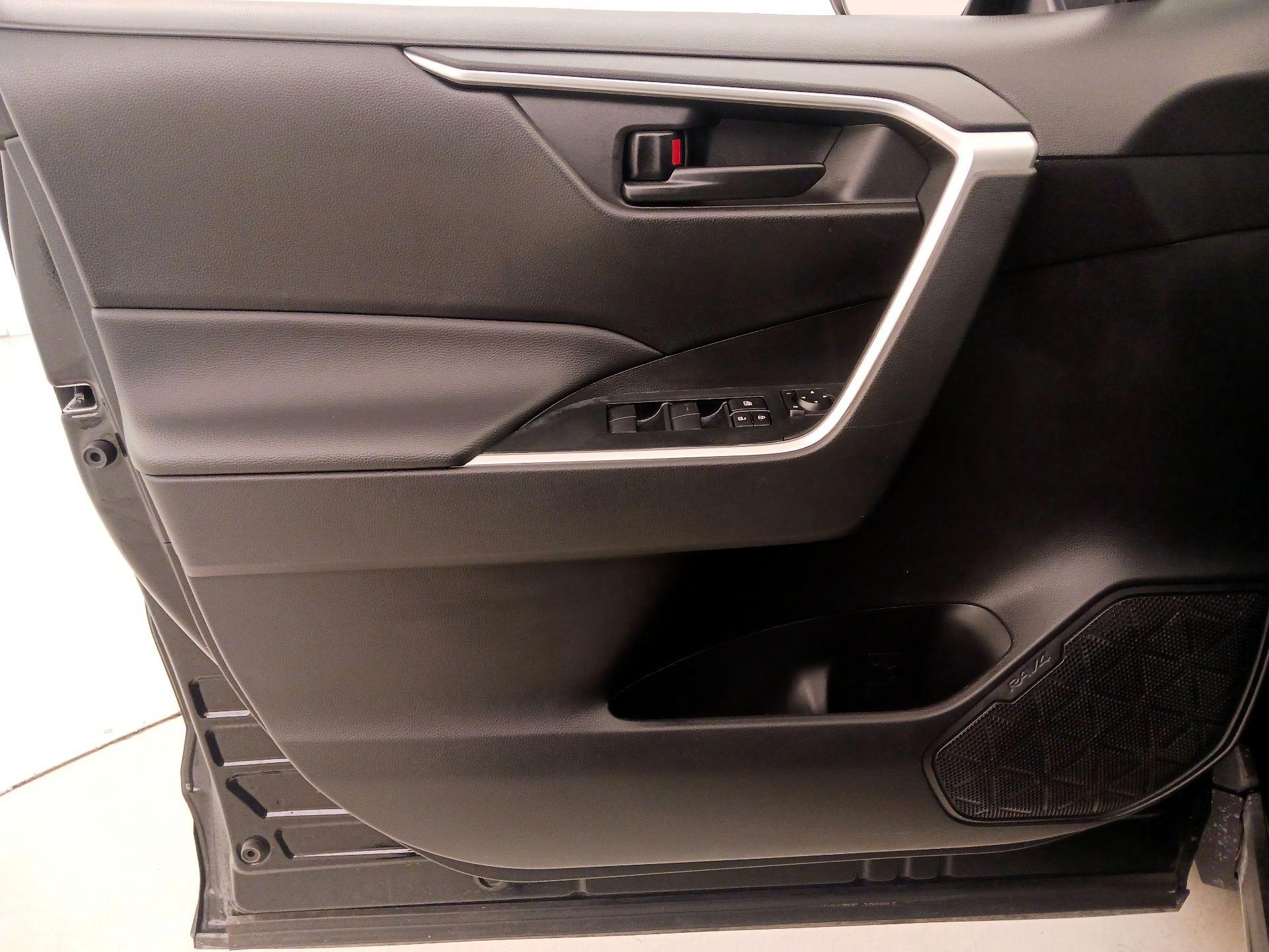 Thumbnail: 2025 Toyota RAV4 - 12