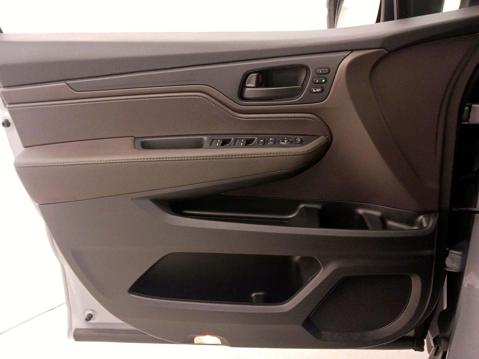 Thumbnail: 2018 Honda Odyssey - 12