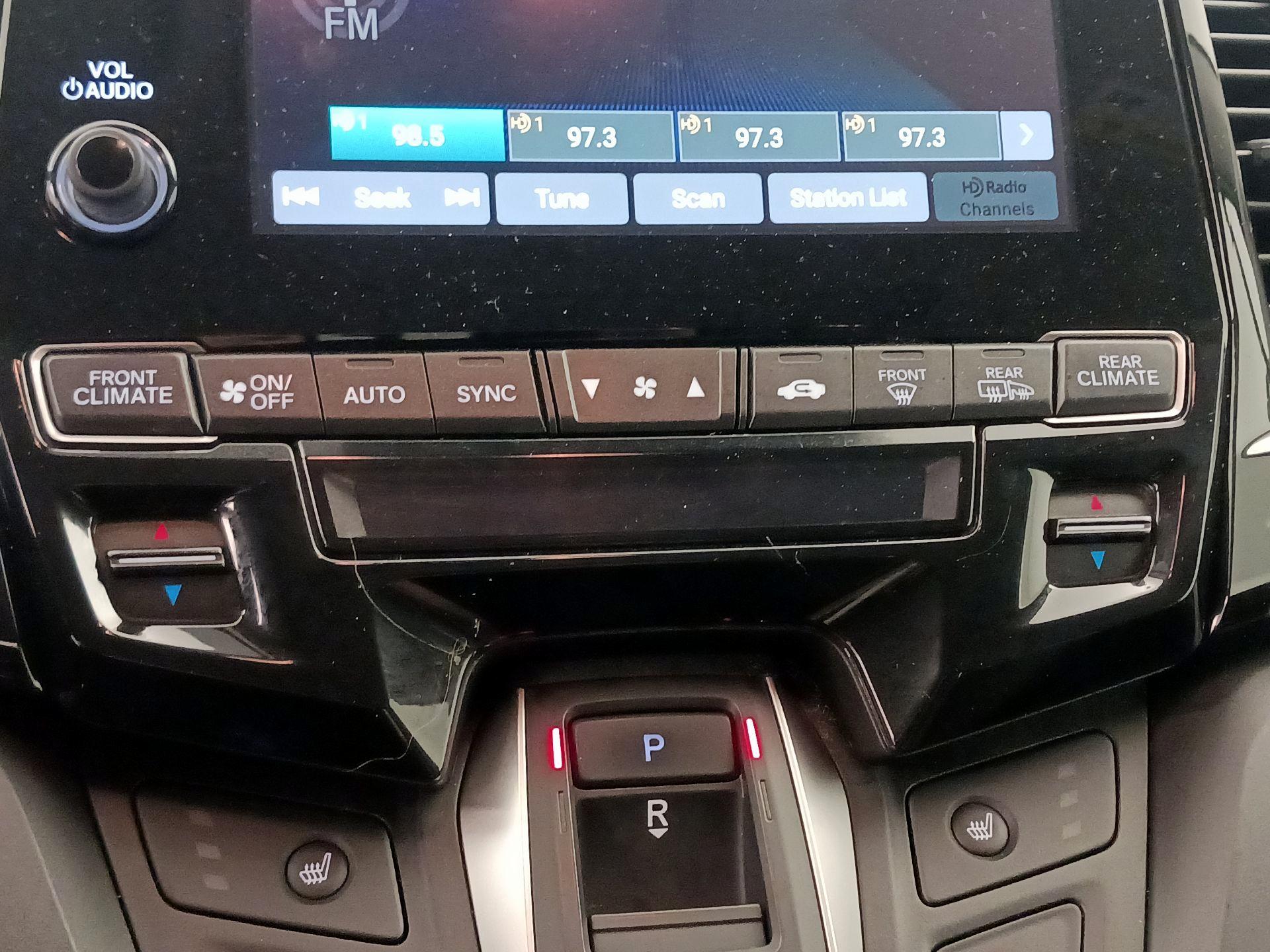 Thumbnail: 2018 Honda Odyssey - 16