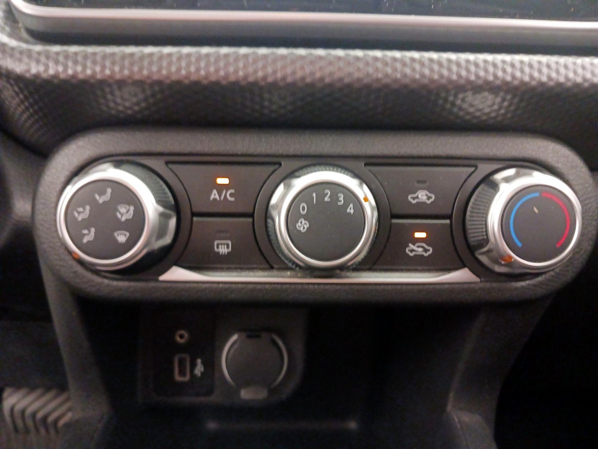 Thumbnail: 2020 Nissan Kicks - 16