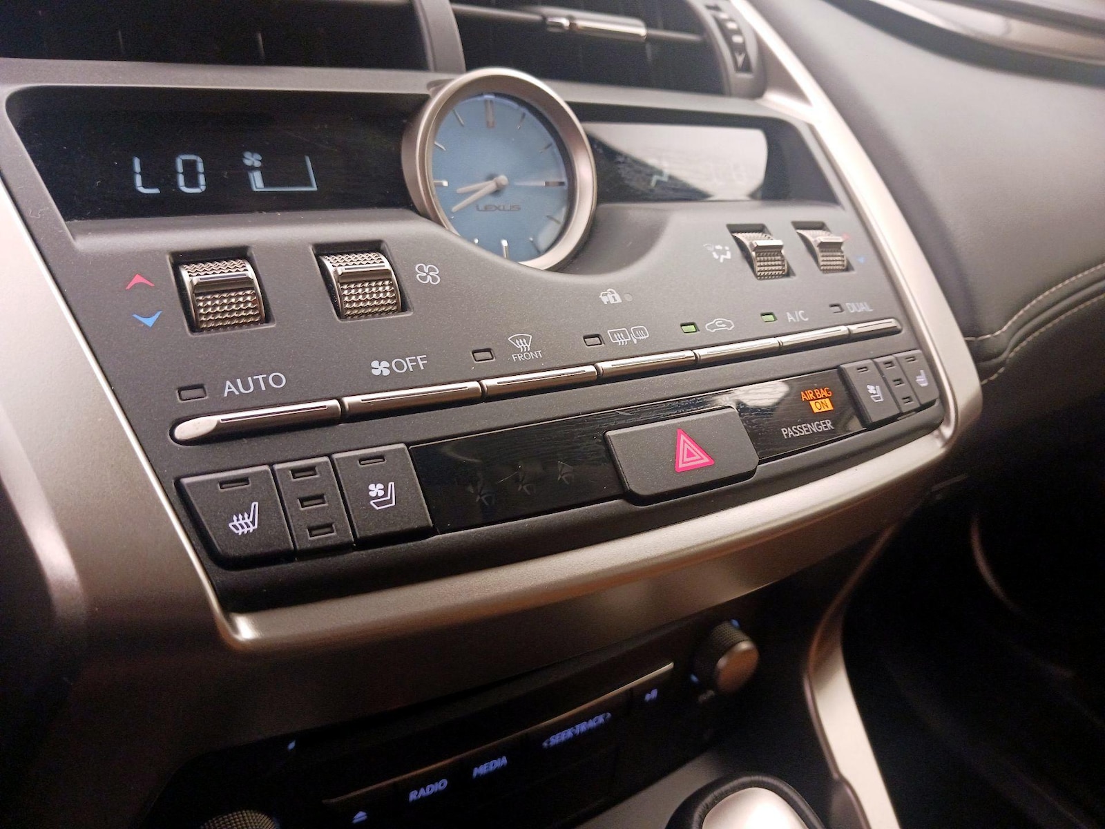 2021 Lexus NX 300 - Photo 18