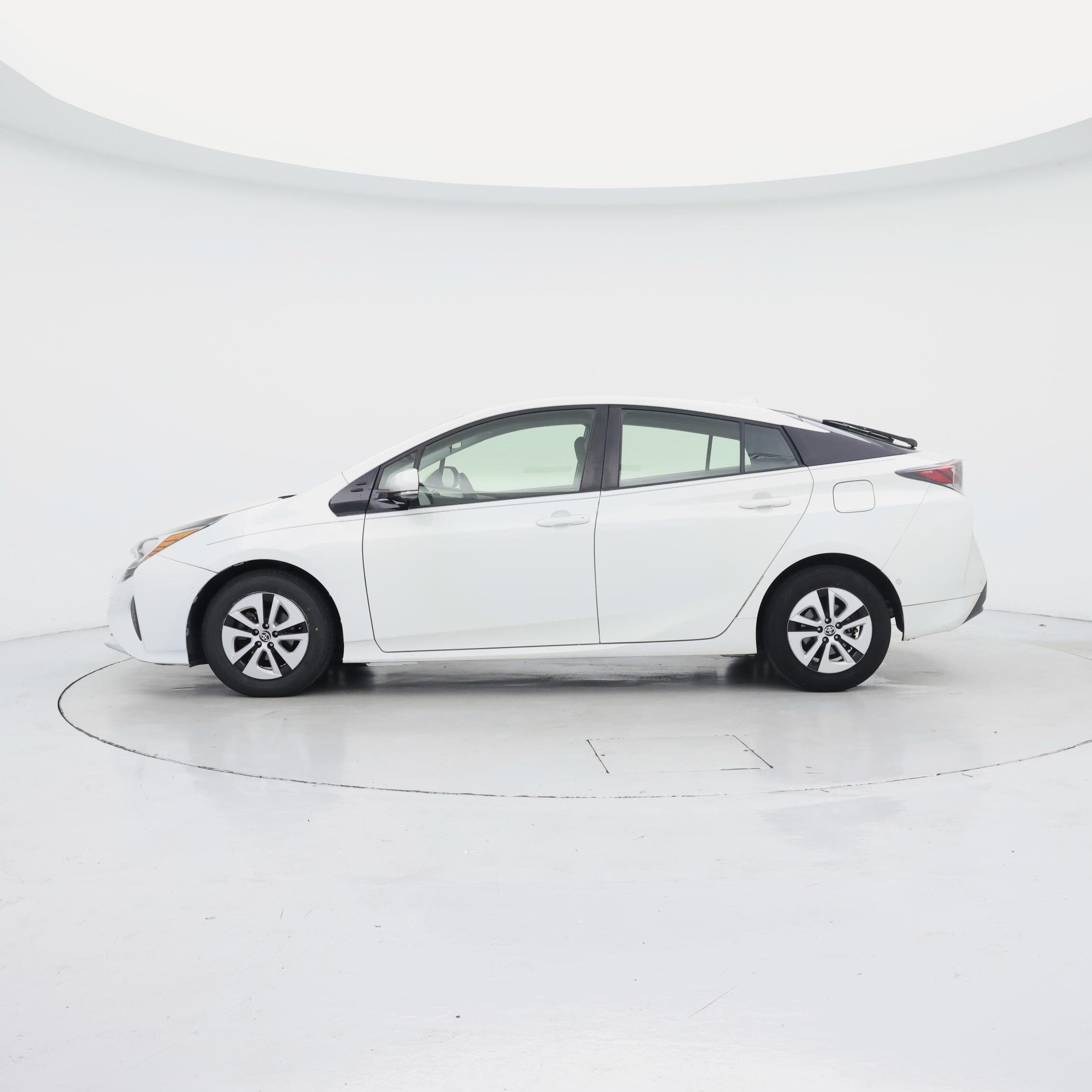 Thumbnail: 2017 Toyota Prius - 3