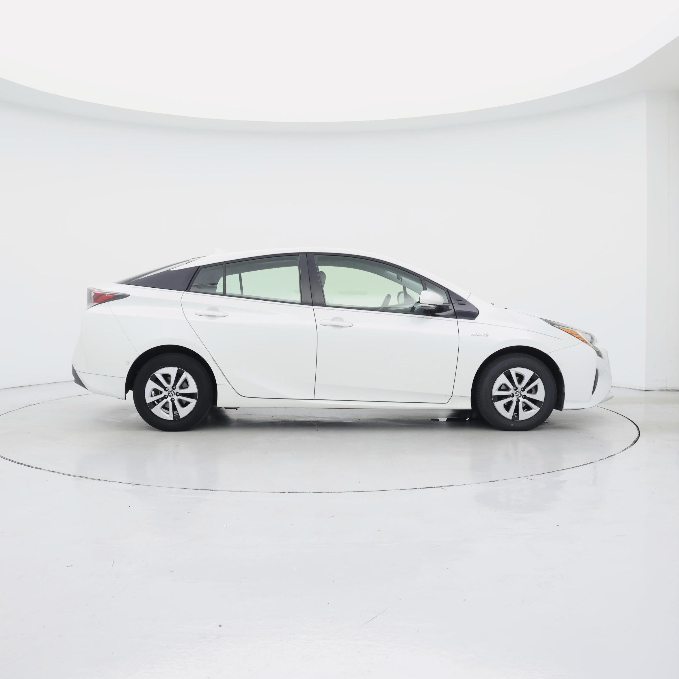 Thumbnail: 2017 Toyota Prius - 7
