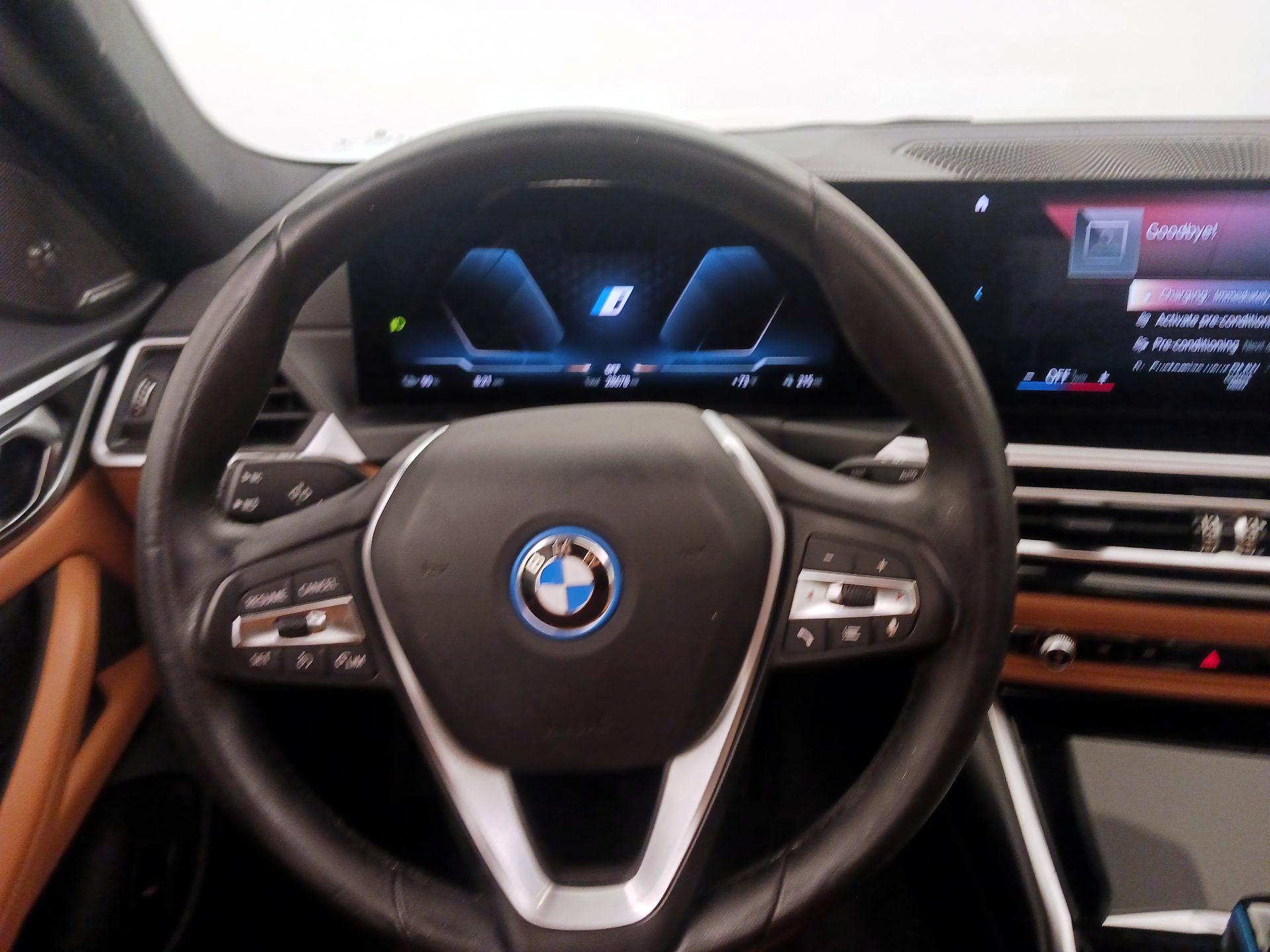 Thumbnail: 2022 BMW i4 - 10