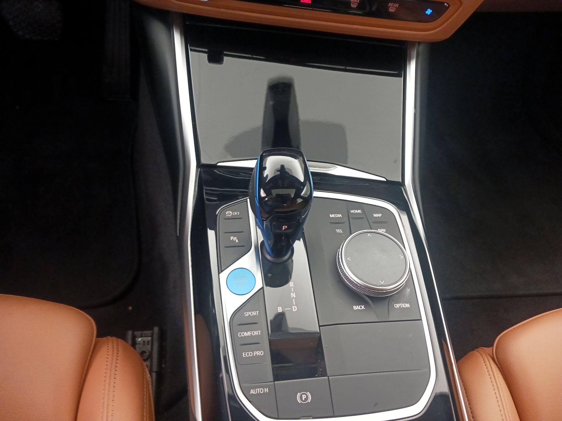 Thumbnail: 2022 BMW i4 - 18