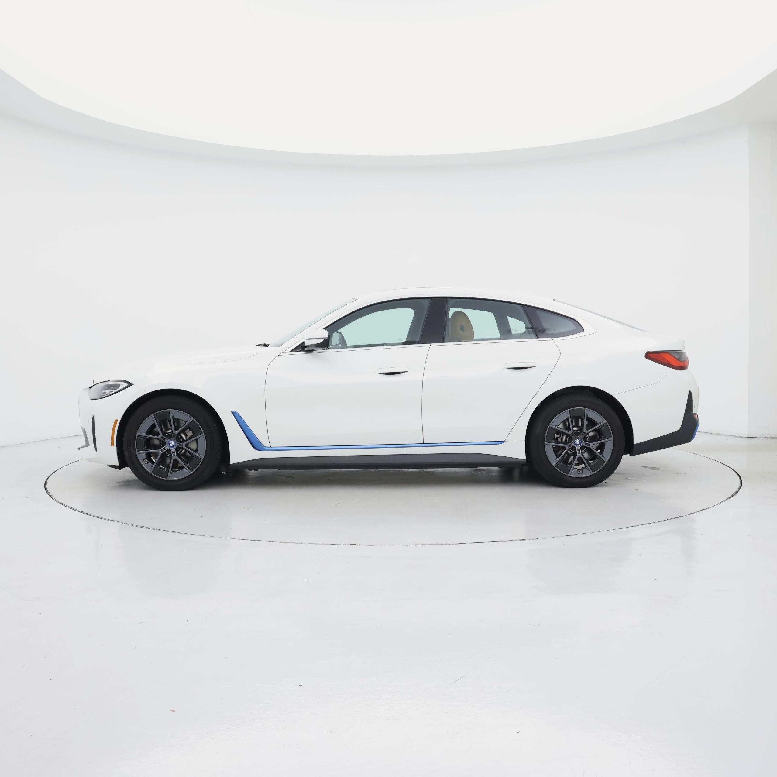 Thumbnail: 2022 BMW i4 - 3