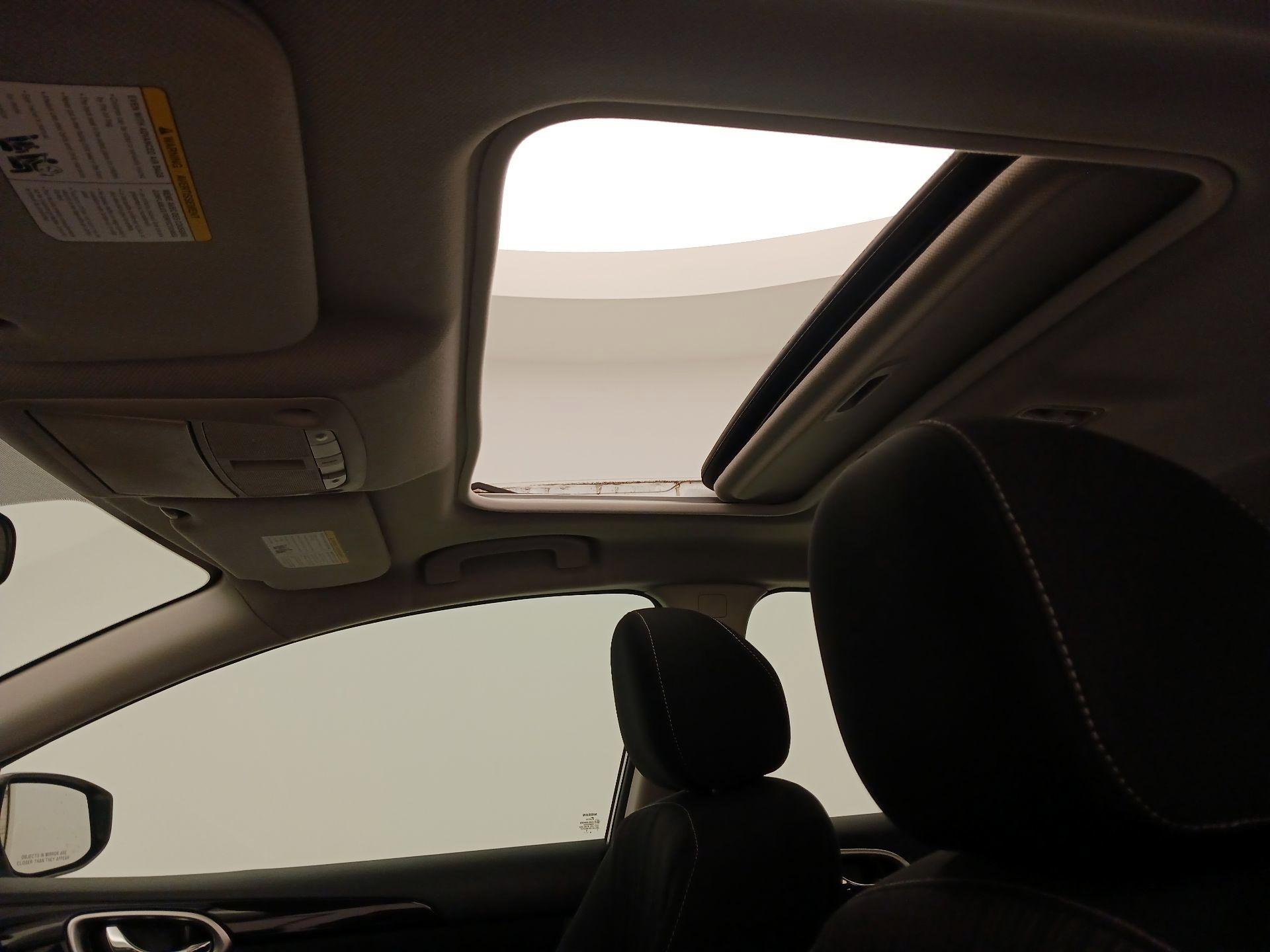 Thumbnail: 2019 Nissan Sentra - 18
