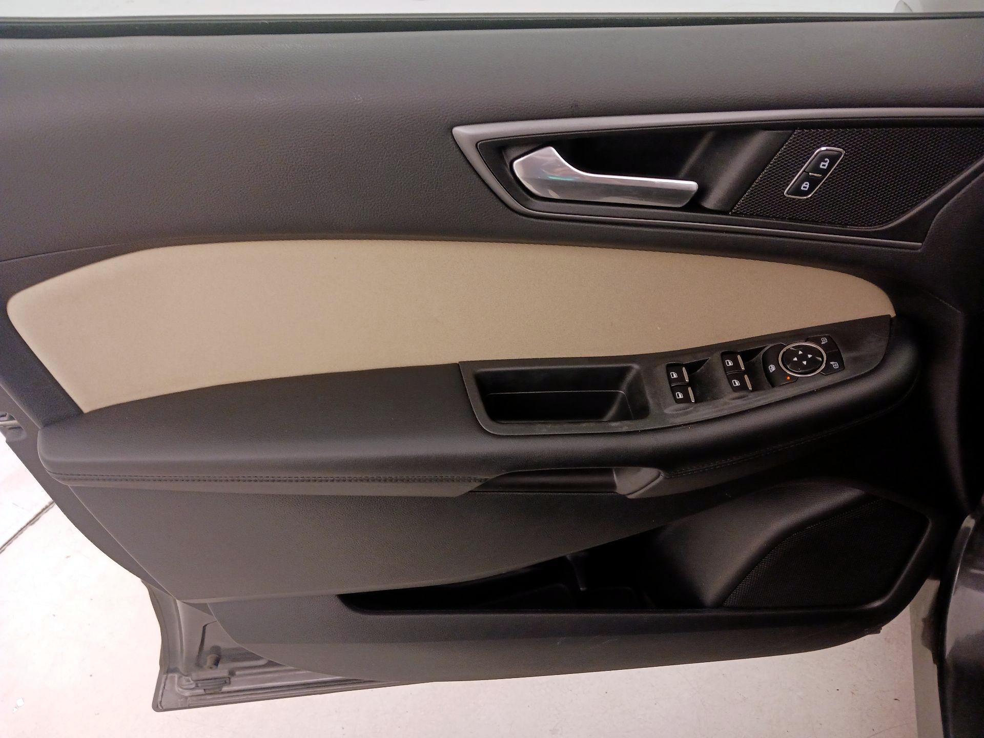 Thumbnail: 2016 Ford Edge - 12