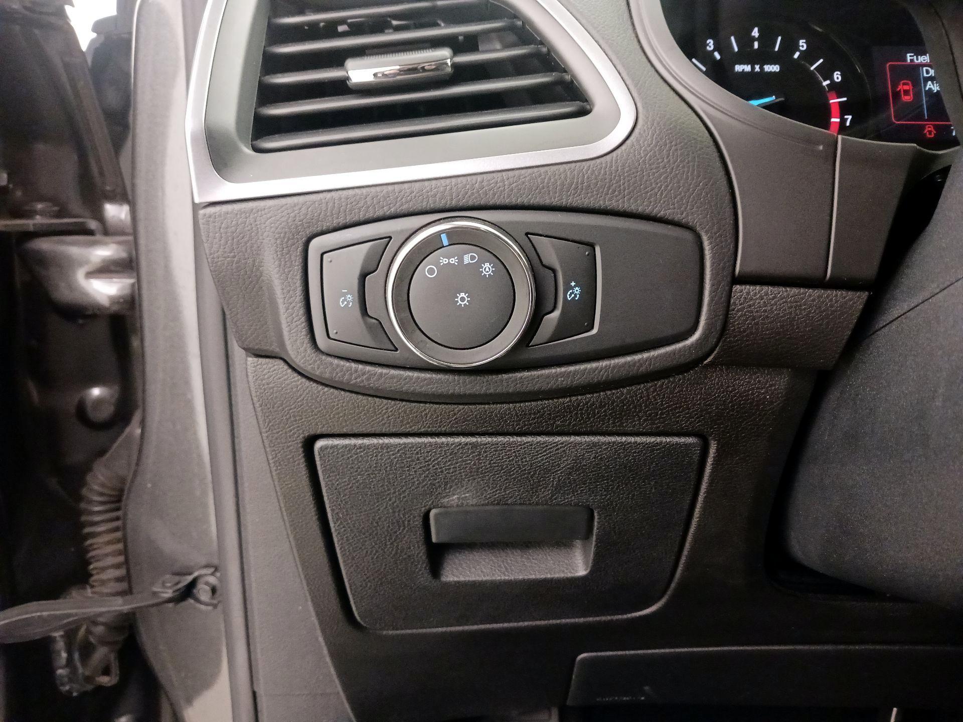 Thumbnail: 2016 Ford Edge - 13