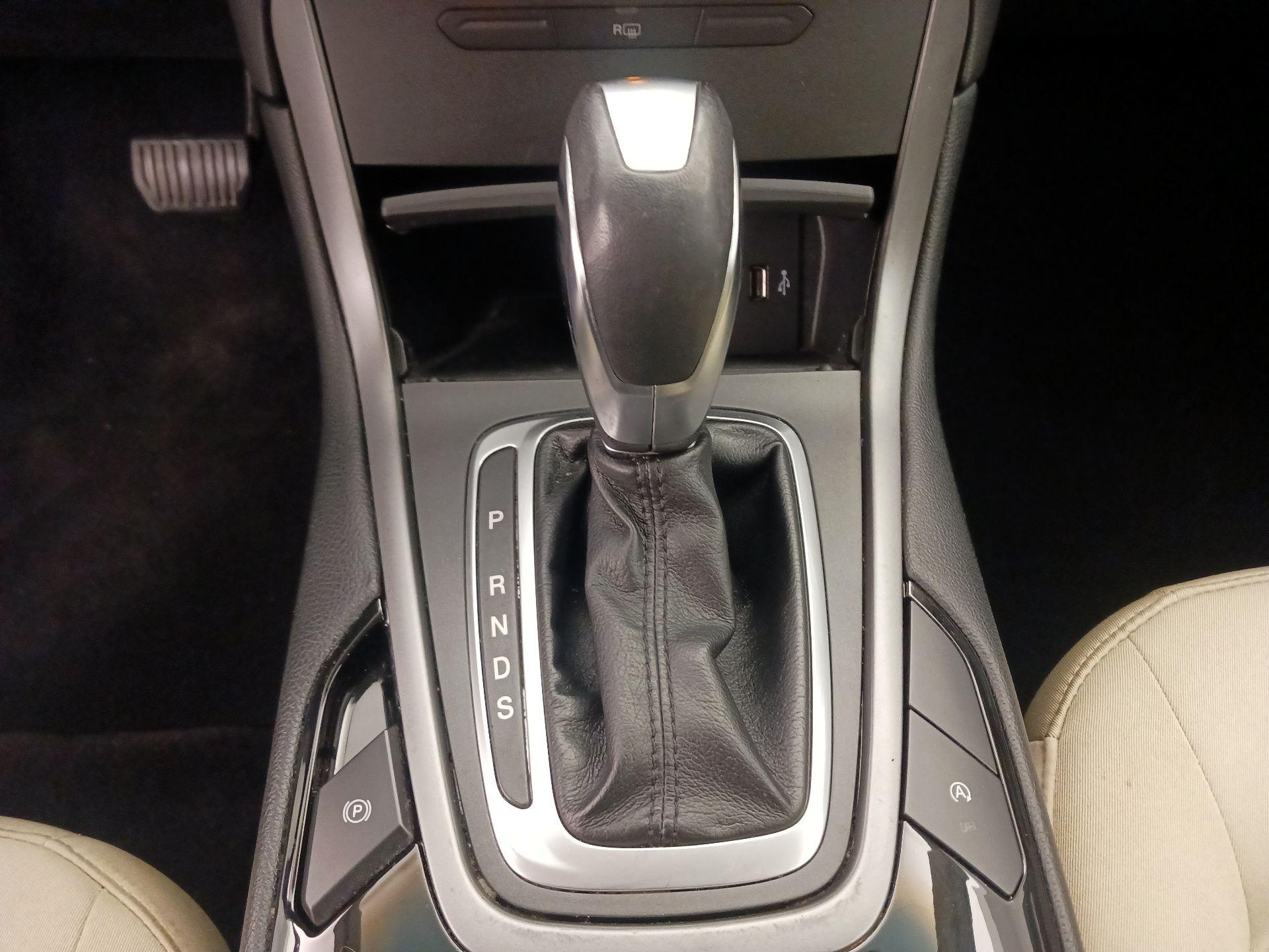 Thumbnail: 2016 Ford Edge - 17