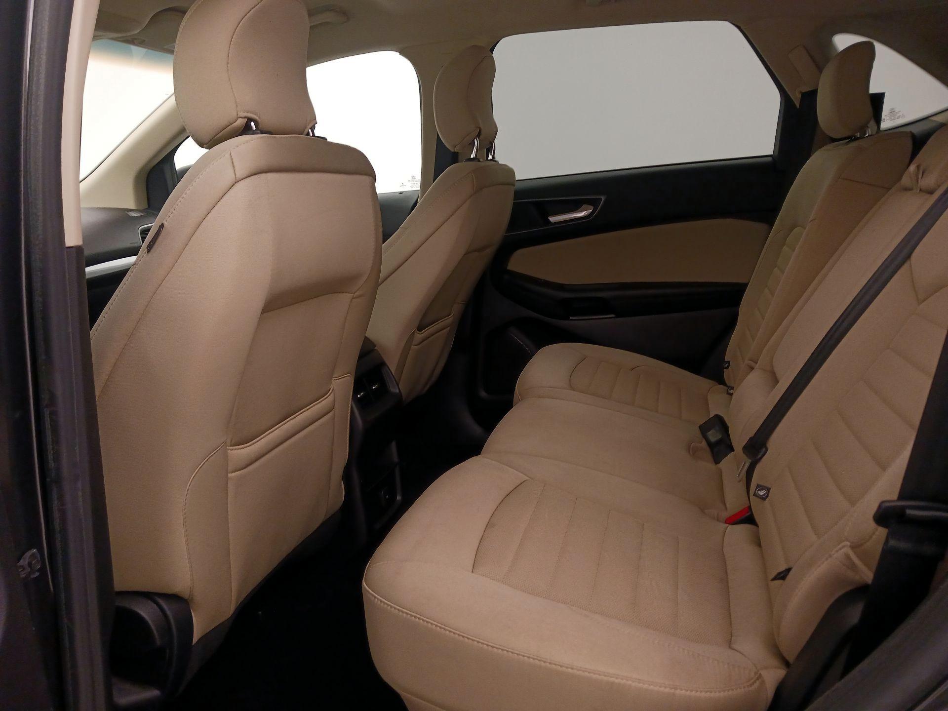 Thumbnail: 2016 Ford Edge - 19