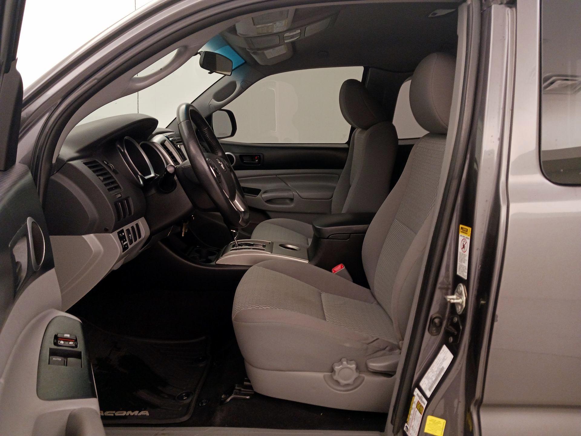 Thumbnail: 2015 Toyota Tacoma - 11
