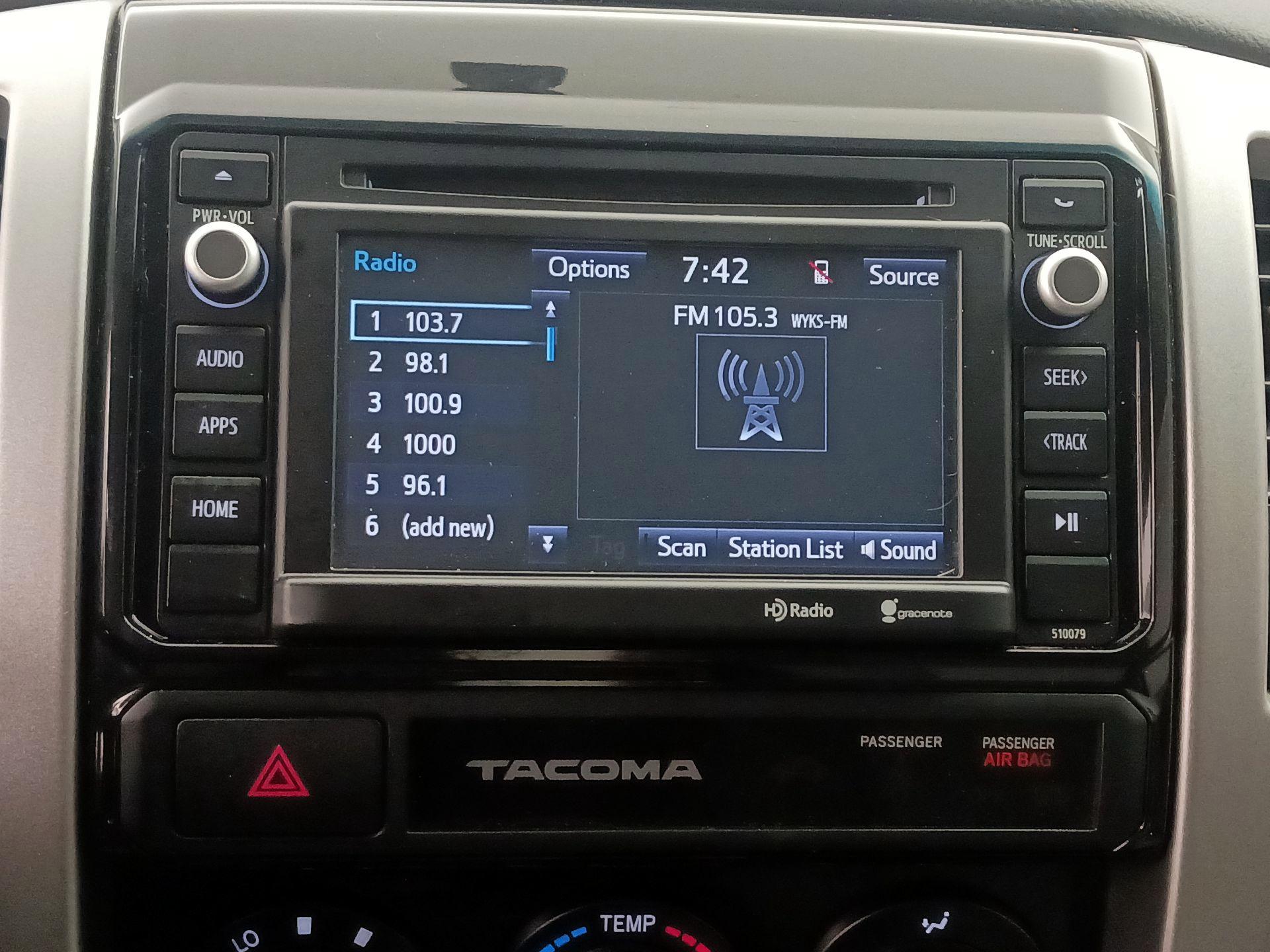 Thumbnail: 2015 Toyota Tacoma - 15