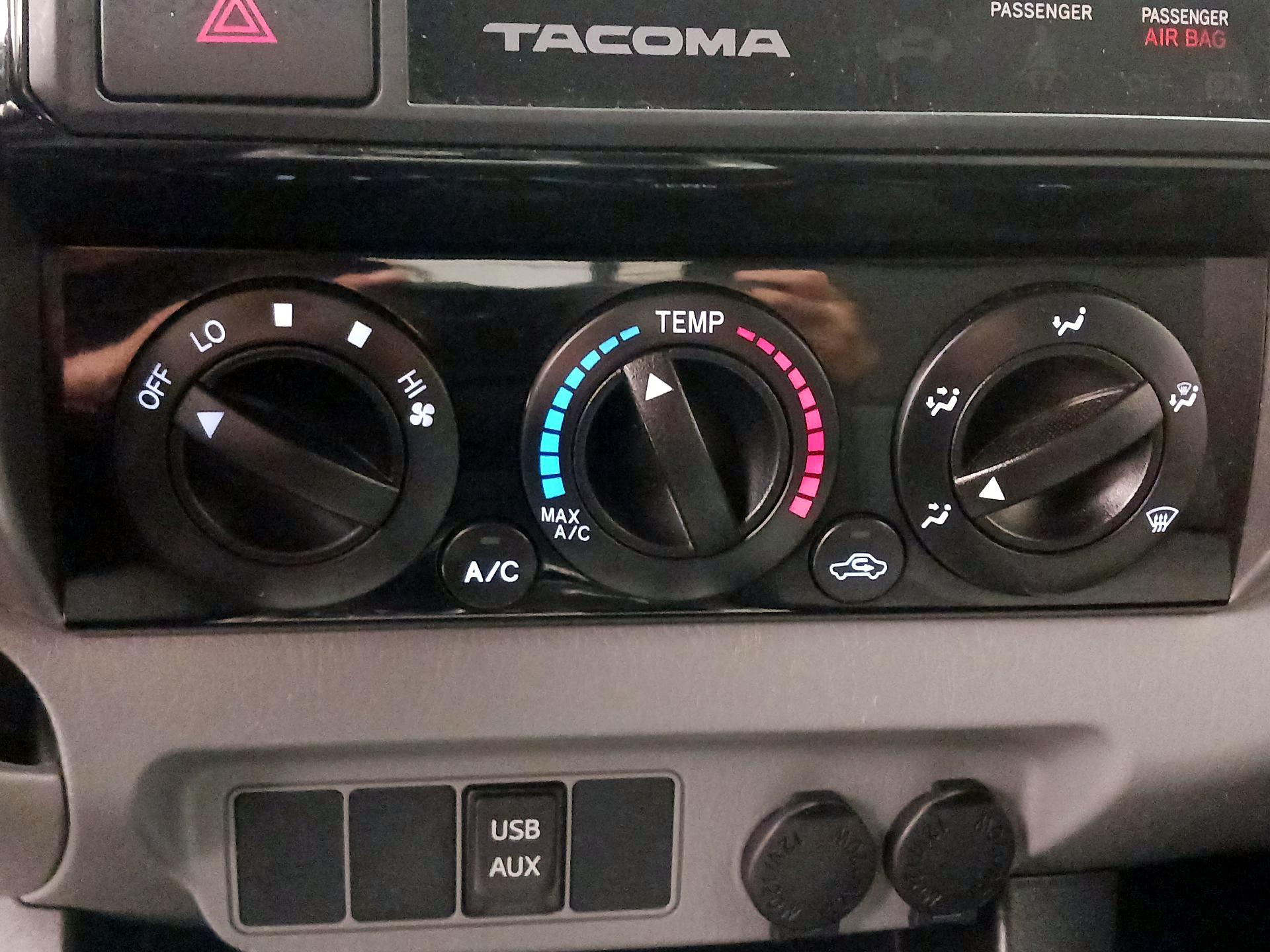 Thumbnail: 2015 Toyota Tacoma - 16