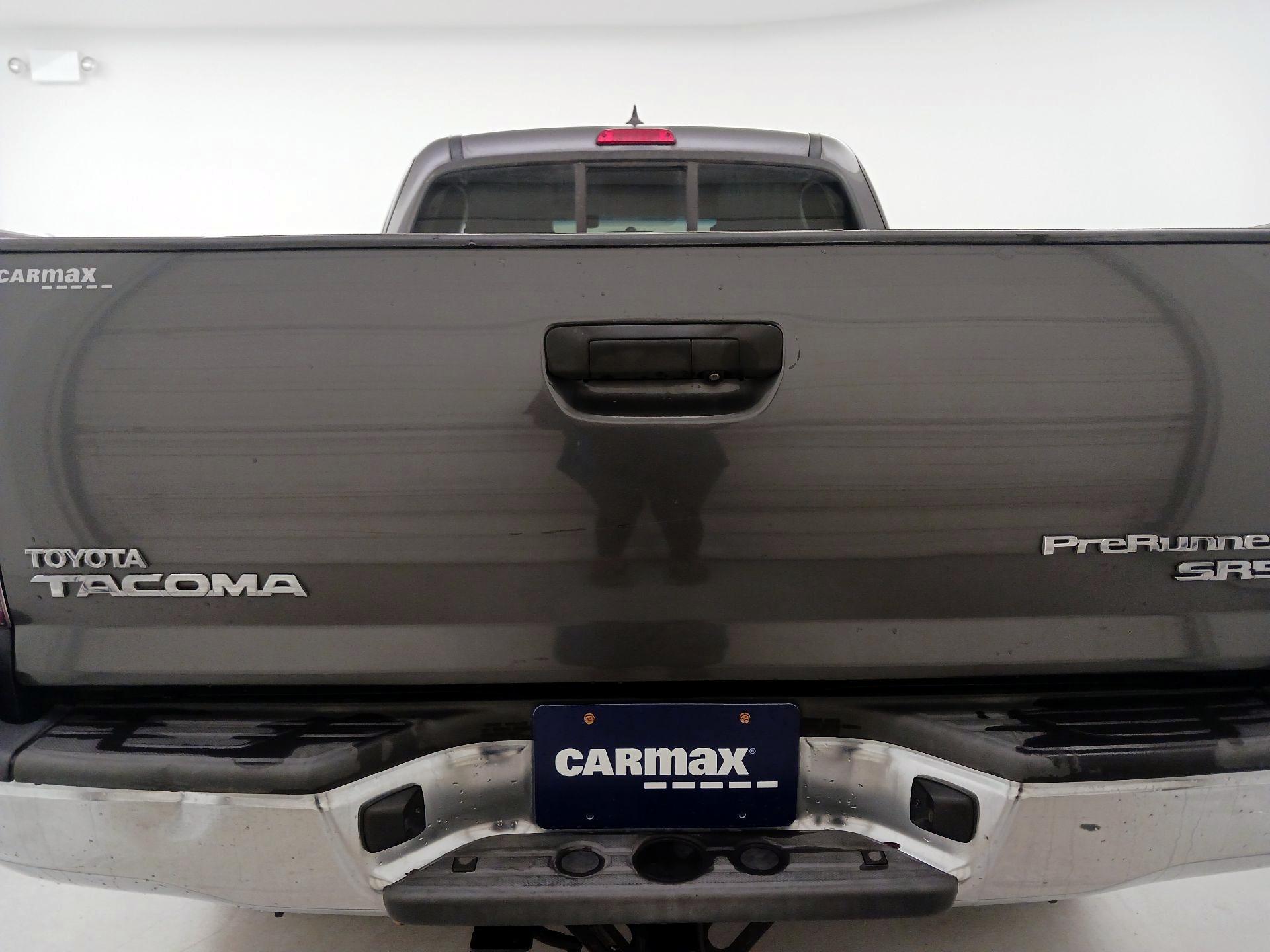 Thumbnail: 2015 Toyota Tacoma - 20