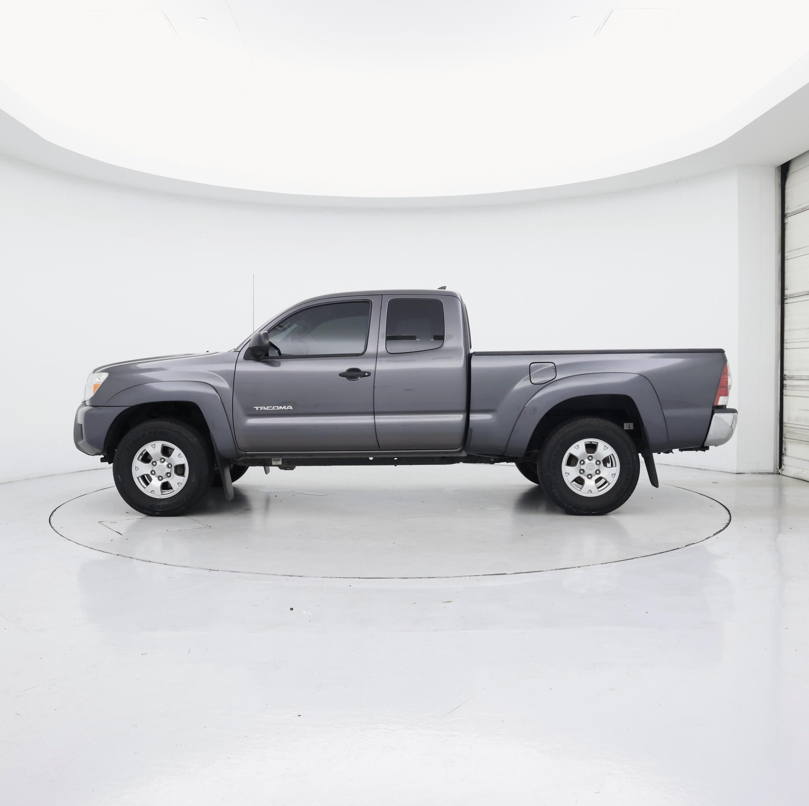 Thumbnail: 2015 Toyota Tacoma - 3