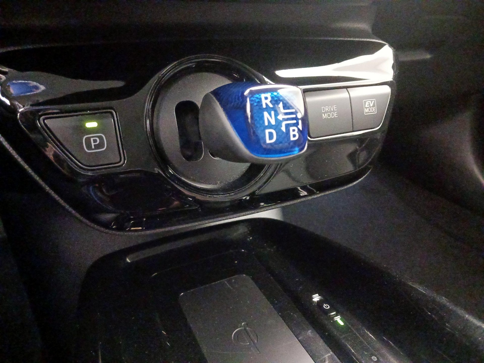 2019 Toyota Prius Limited - Photo 19
