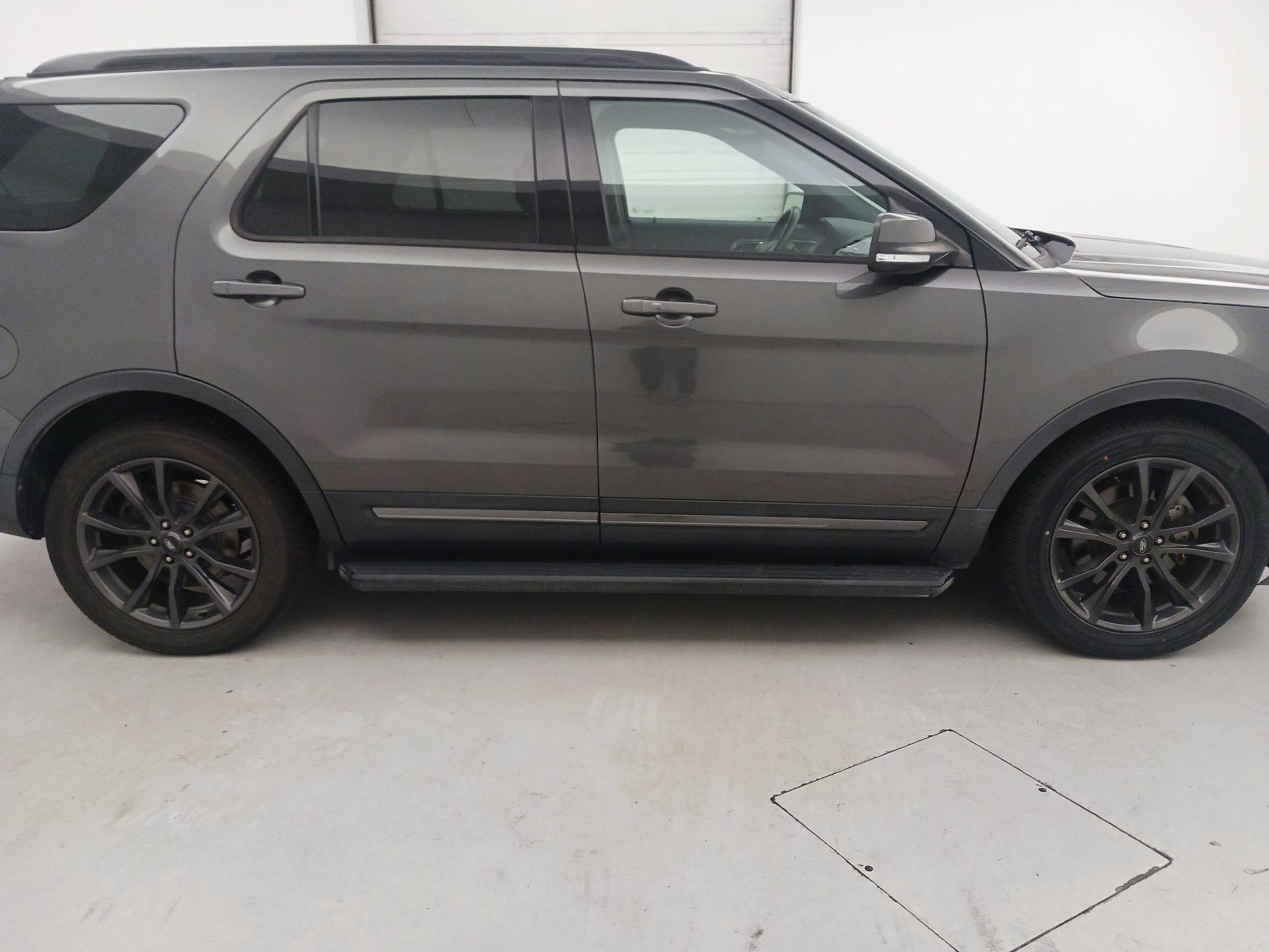 Thumbnail: 2017 Ford Explorer - 4