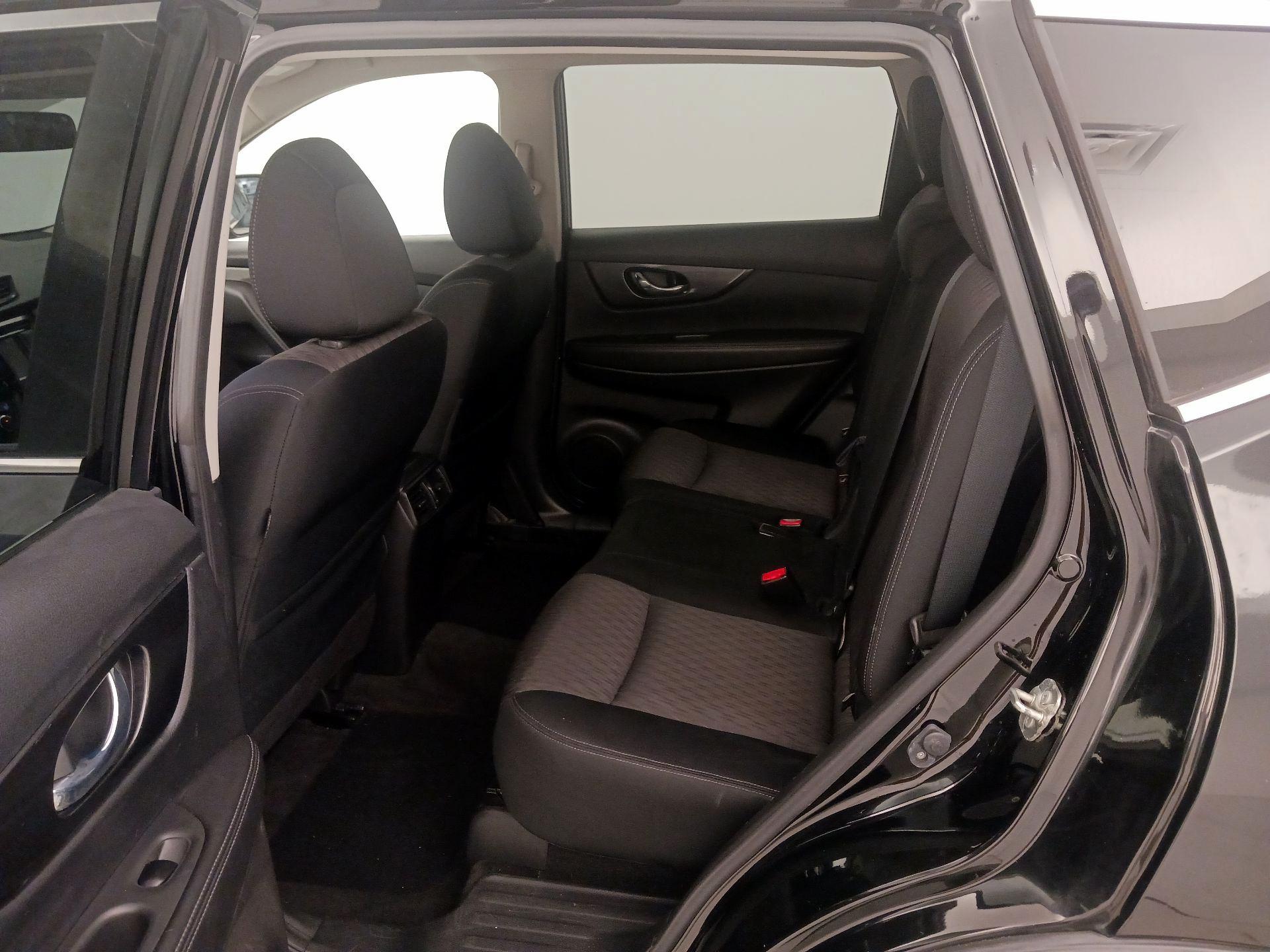 Thumbnail: 2018 Nissan Rogue - 19