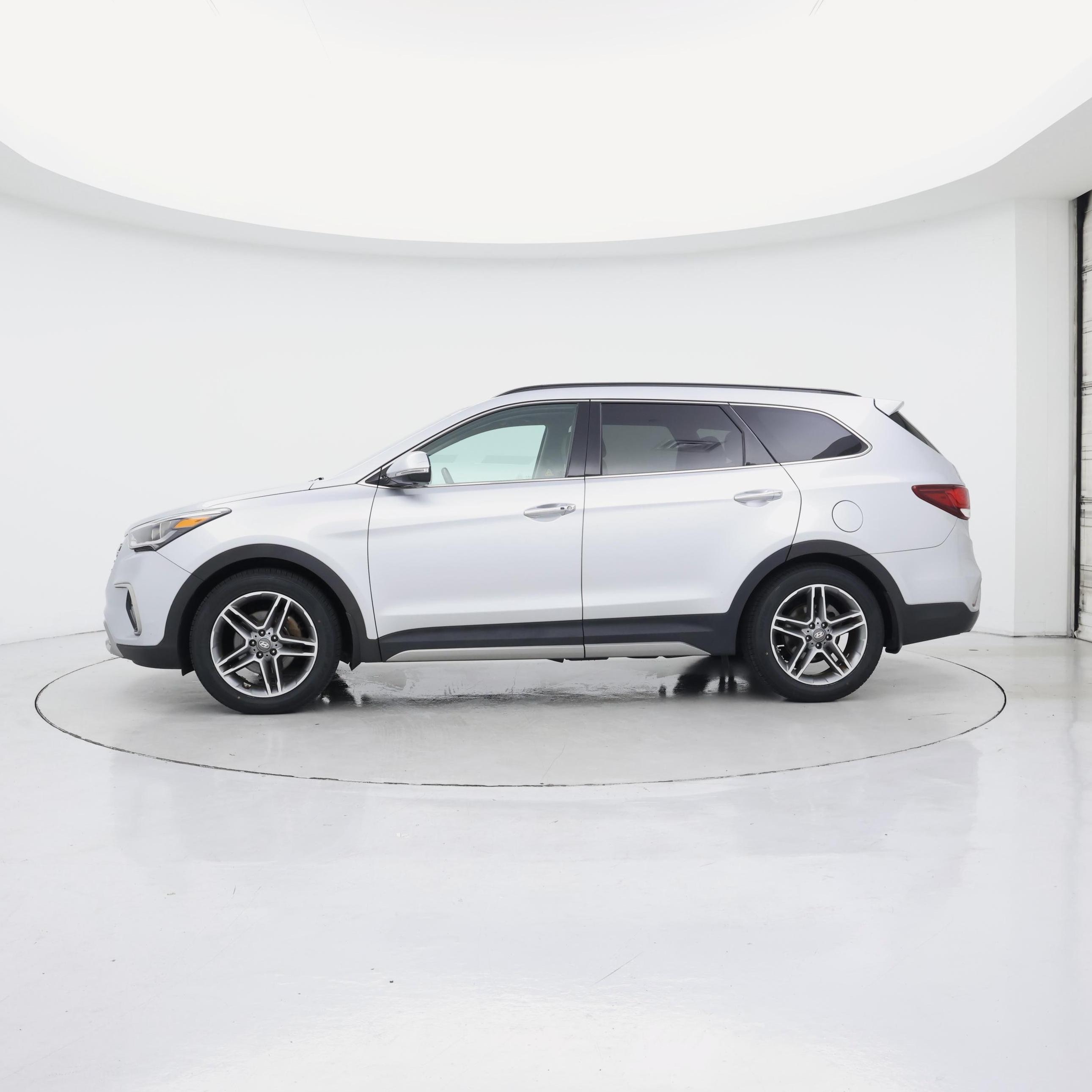 Thumbnail: 2017 Hyundai Santa Fe - 3