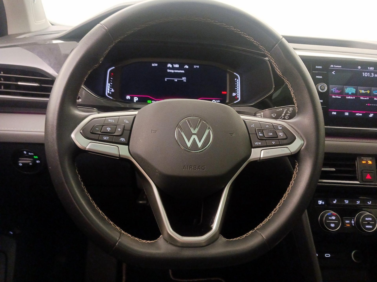 2023 Volkswagen Taos SEL - Photo 11