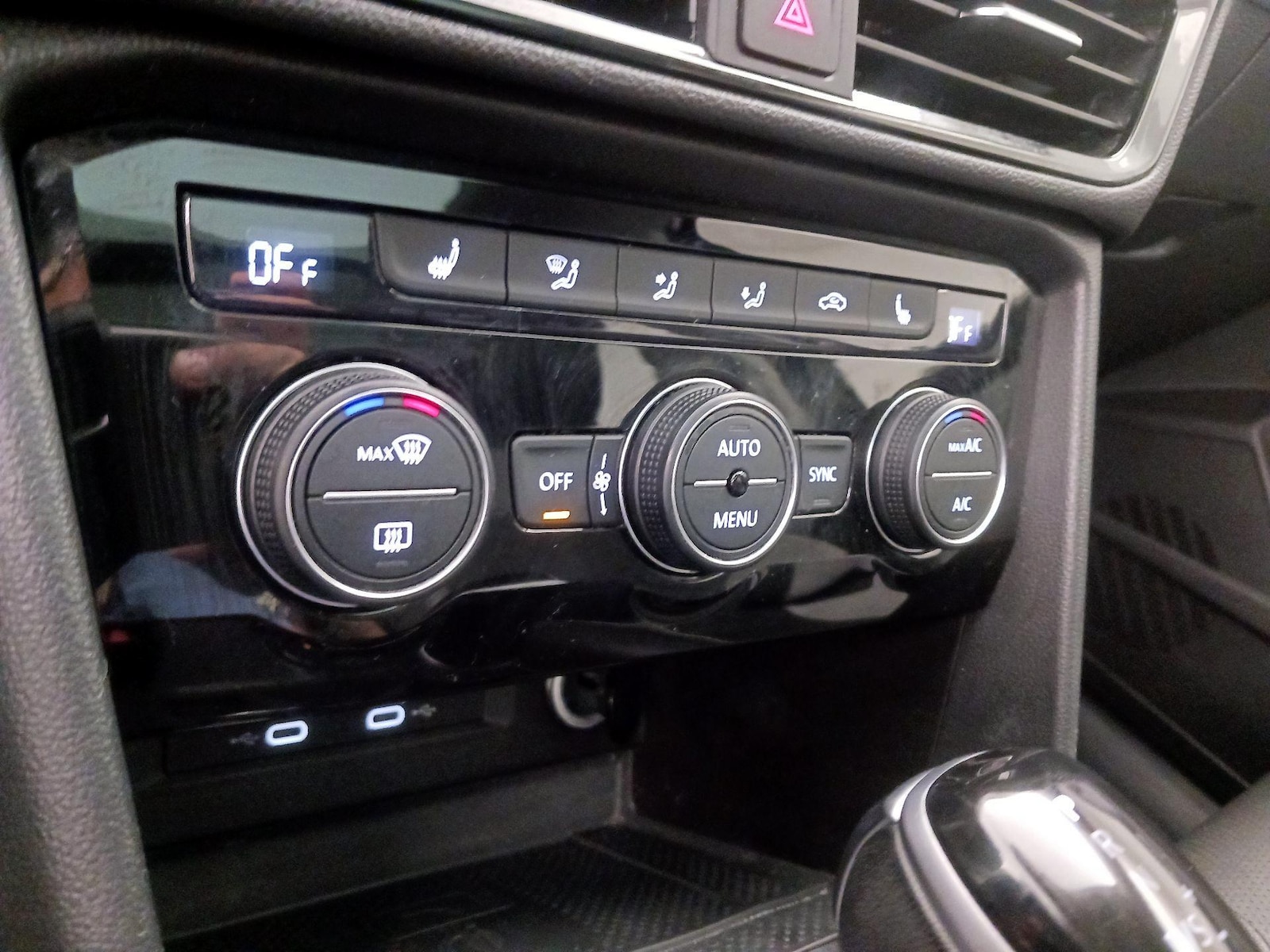 2023 Volkswagen Taos SEL - Photo 17