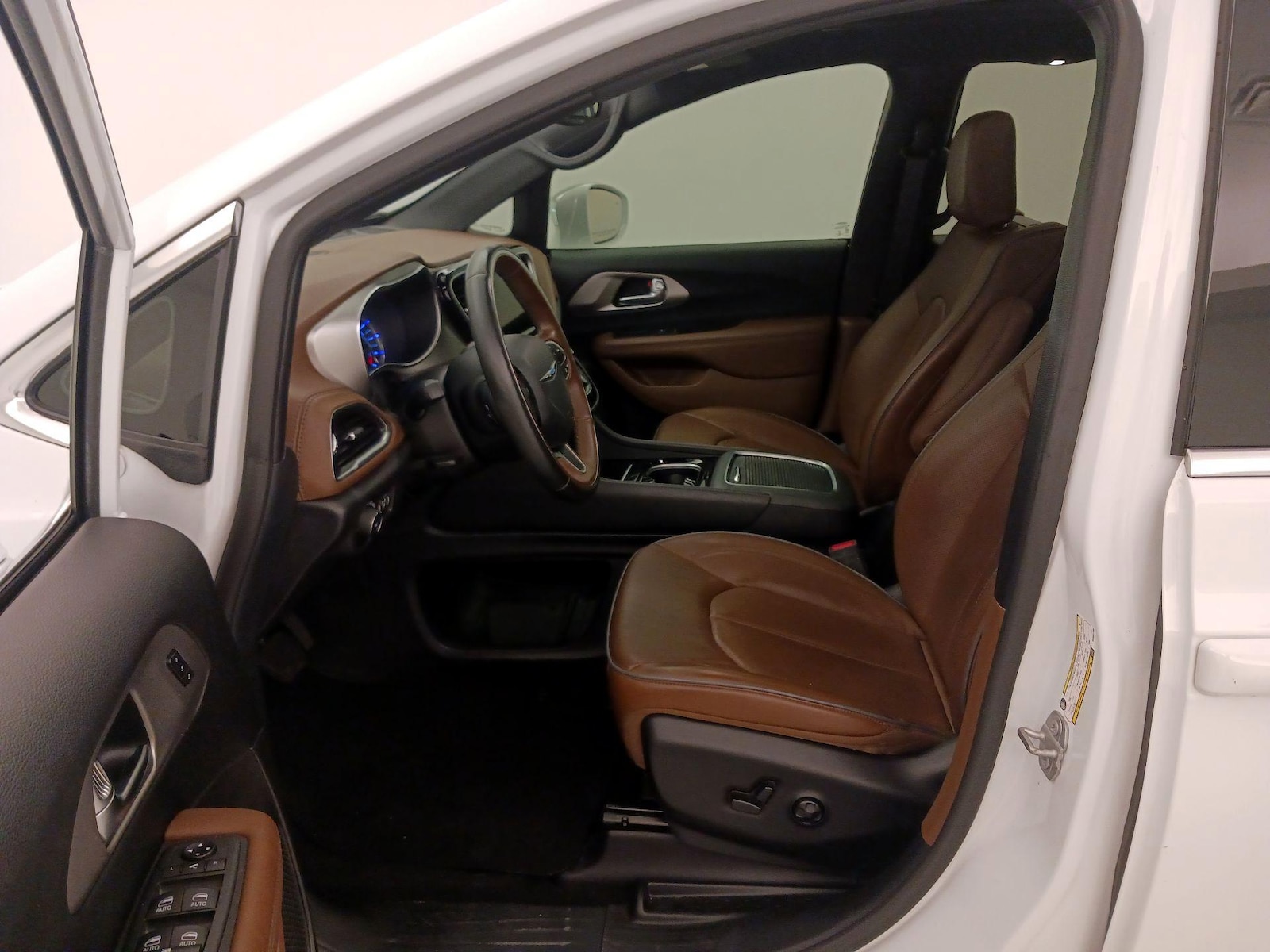 2021 Chrysler Pacifica Hybrid Limited - Photo 12