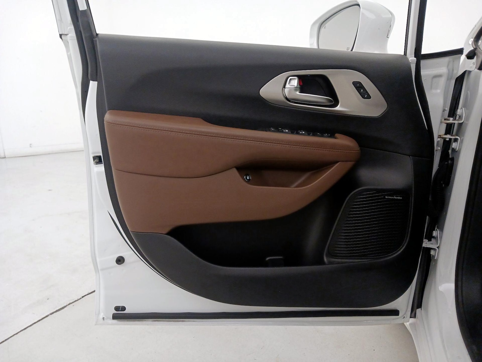 2021 Chrysler Pacifica Hybrid Limited - Photo 13