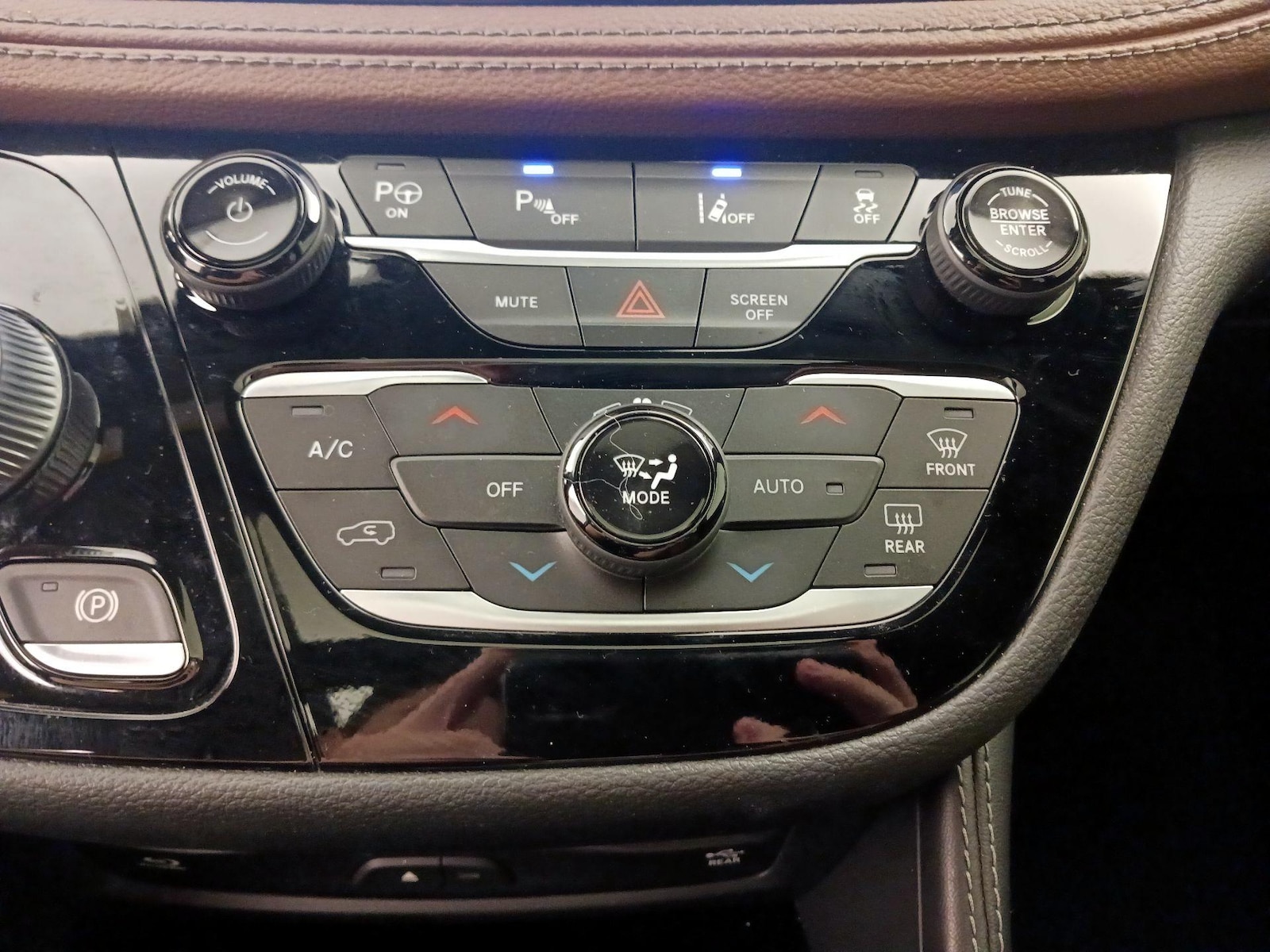 2021 Chrysler Pacifica Hybrid Limited - Photo 18