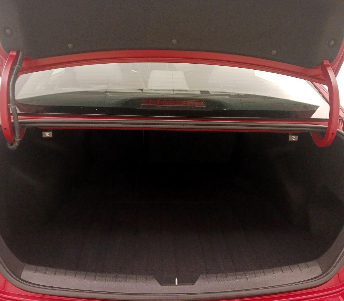 Trunk/Cargo (Seats Up)