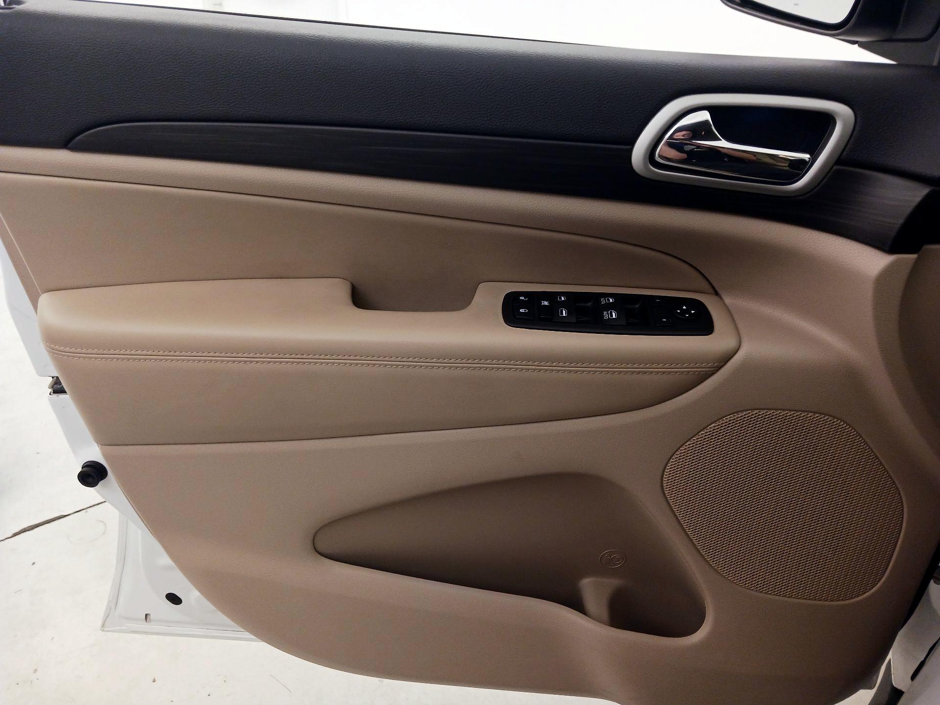 Thumbnail: 2022 Jeep Grand Cherokee - 12