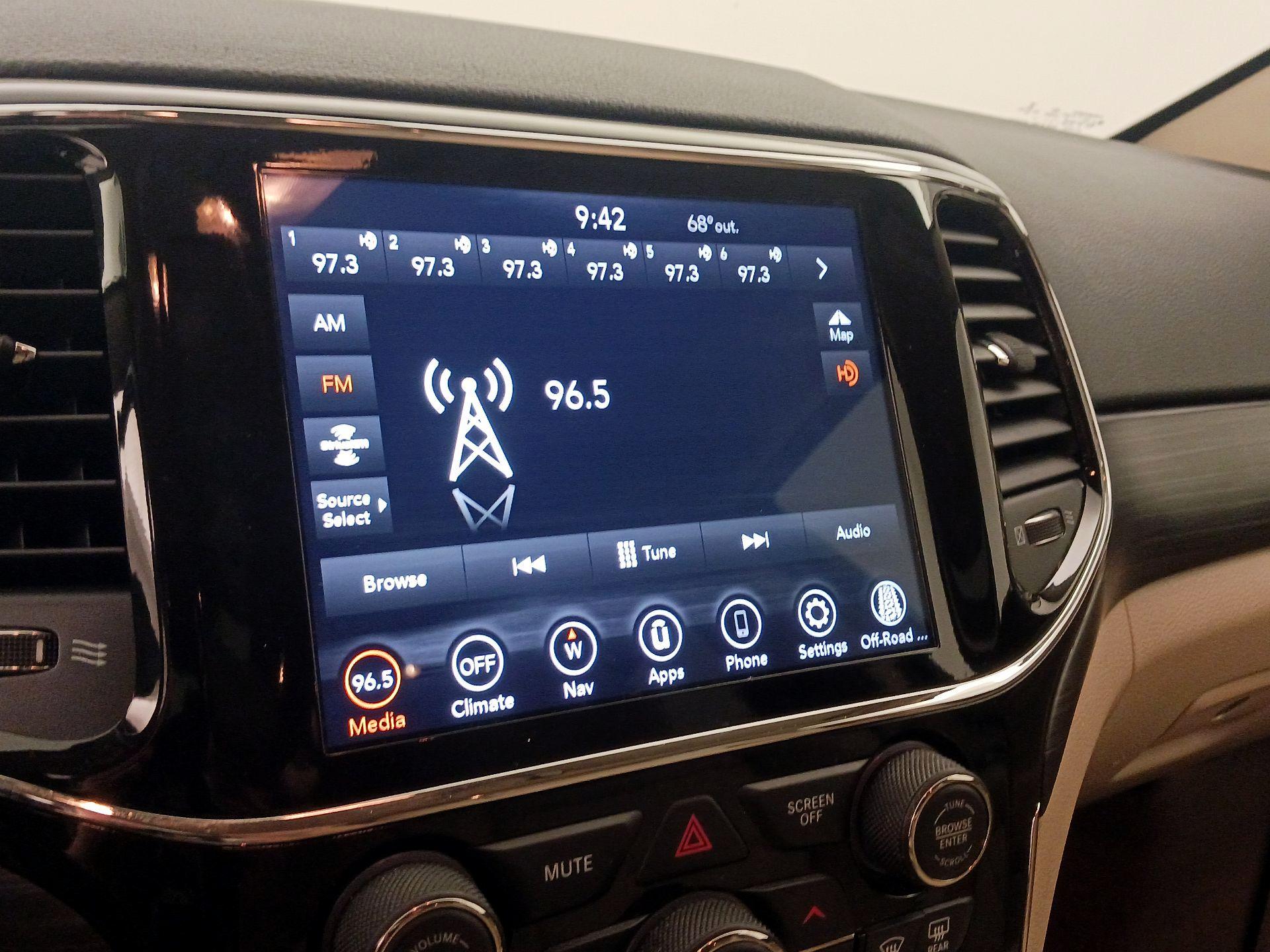 Thumbnail: 2022 Jeep Grand Cherokee - 16