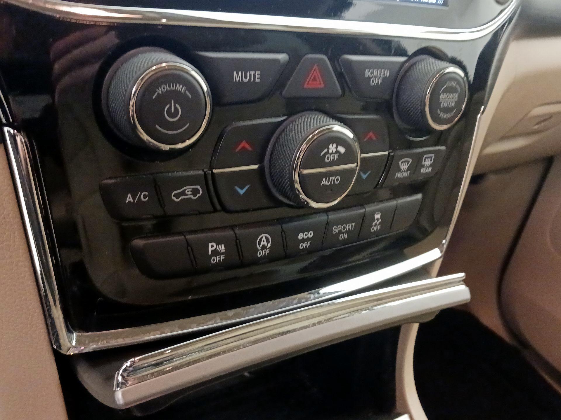 Thumbnail: 2022 Jeep Grand Cherokee - 17