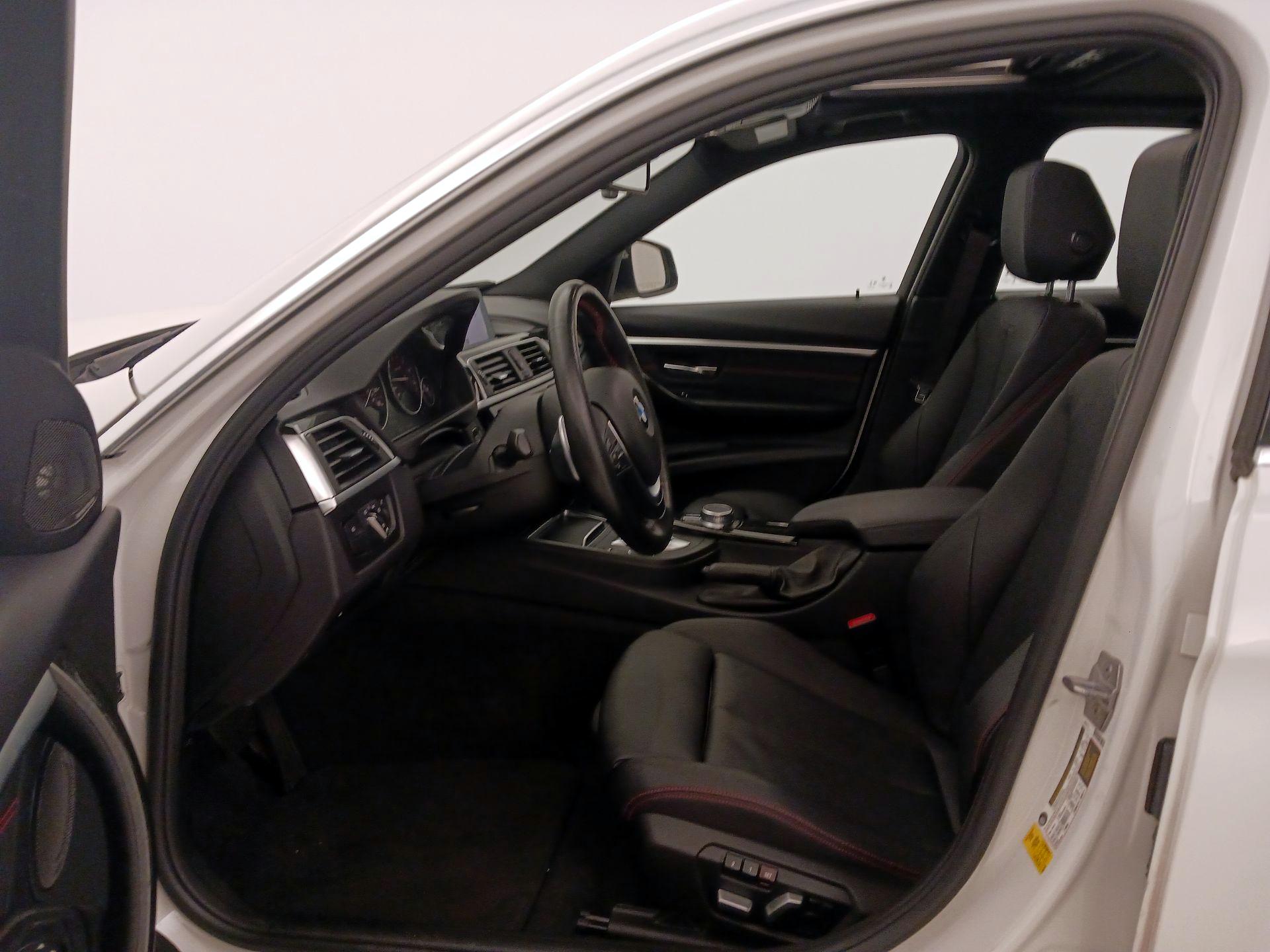 Thumbnail: 2018 BMW 3 Series - 11