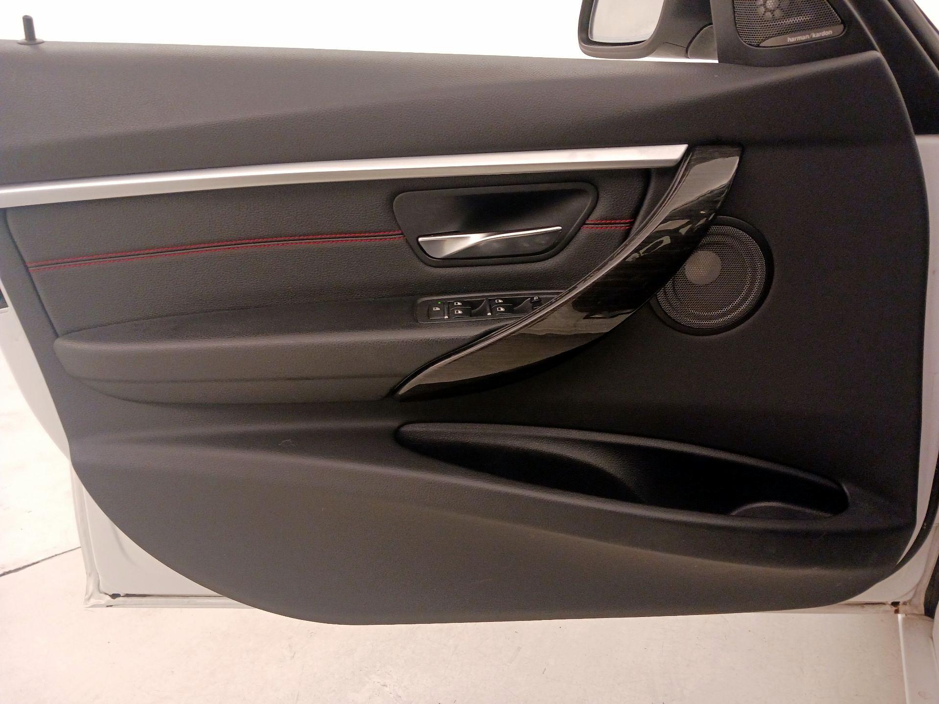 Thumbnail: 2018 BMW 3 Series - 12