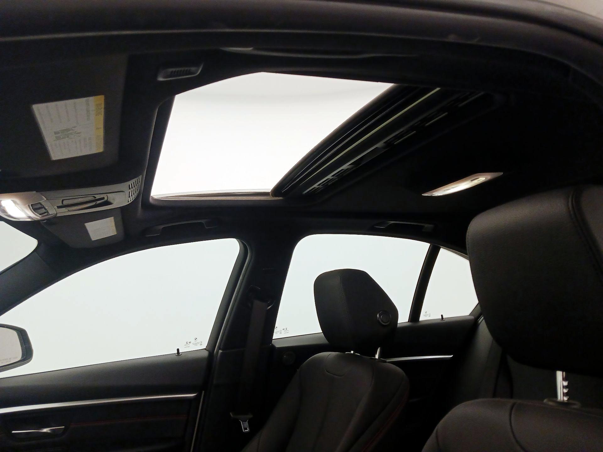 Thumbnail: 2018 BMW 3 Series - 20