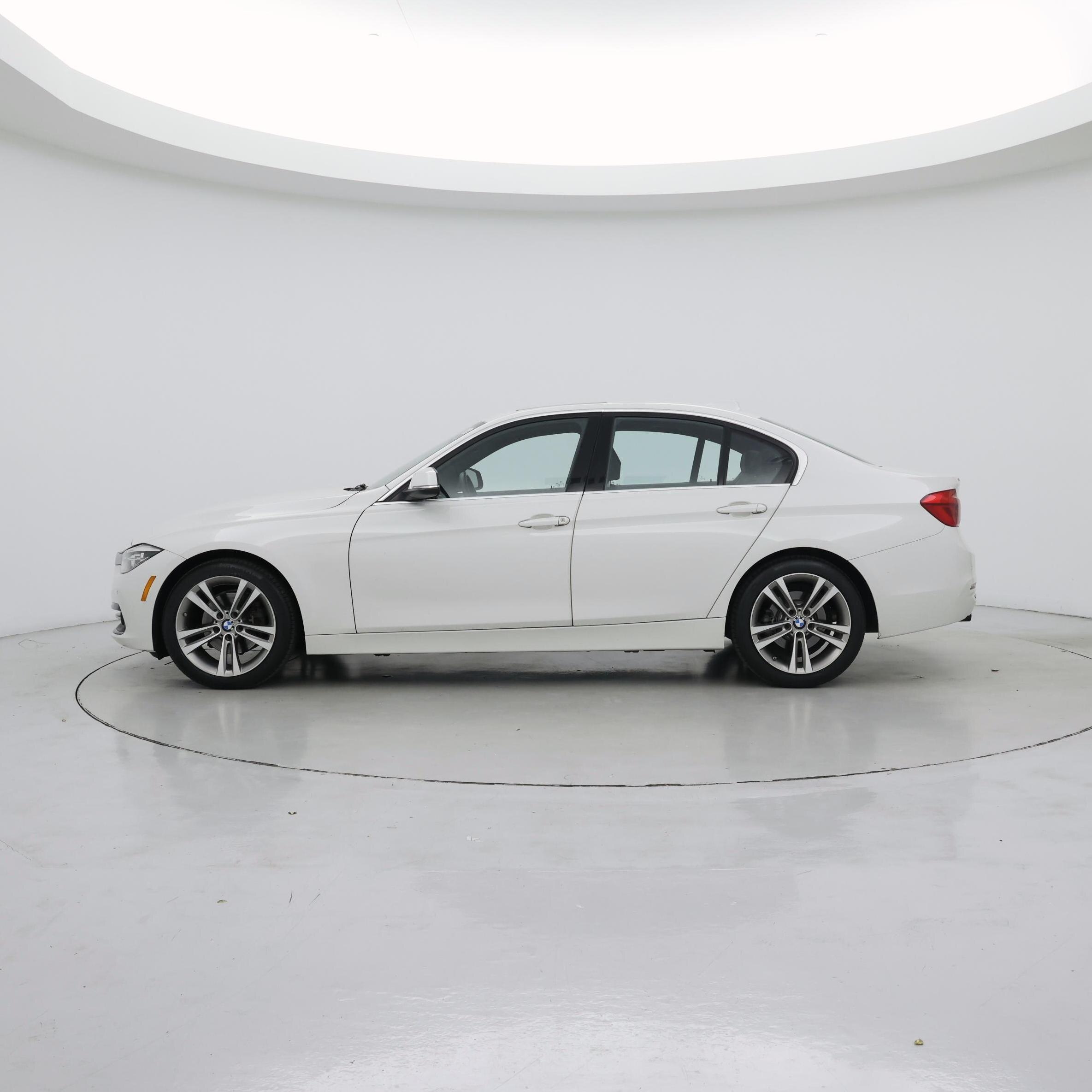 Thumbnail: 2018 BMW 3 Series - 3