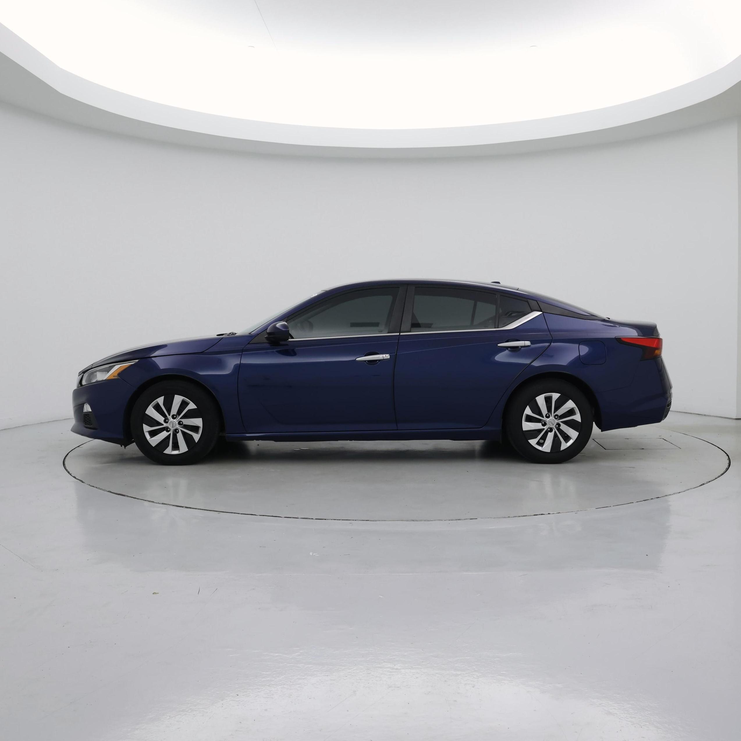 Thumbnail: 2020 Nissan Altima - 3